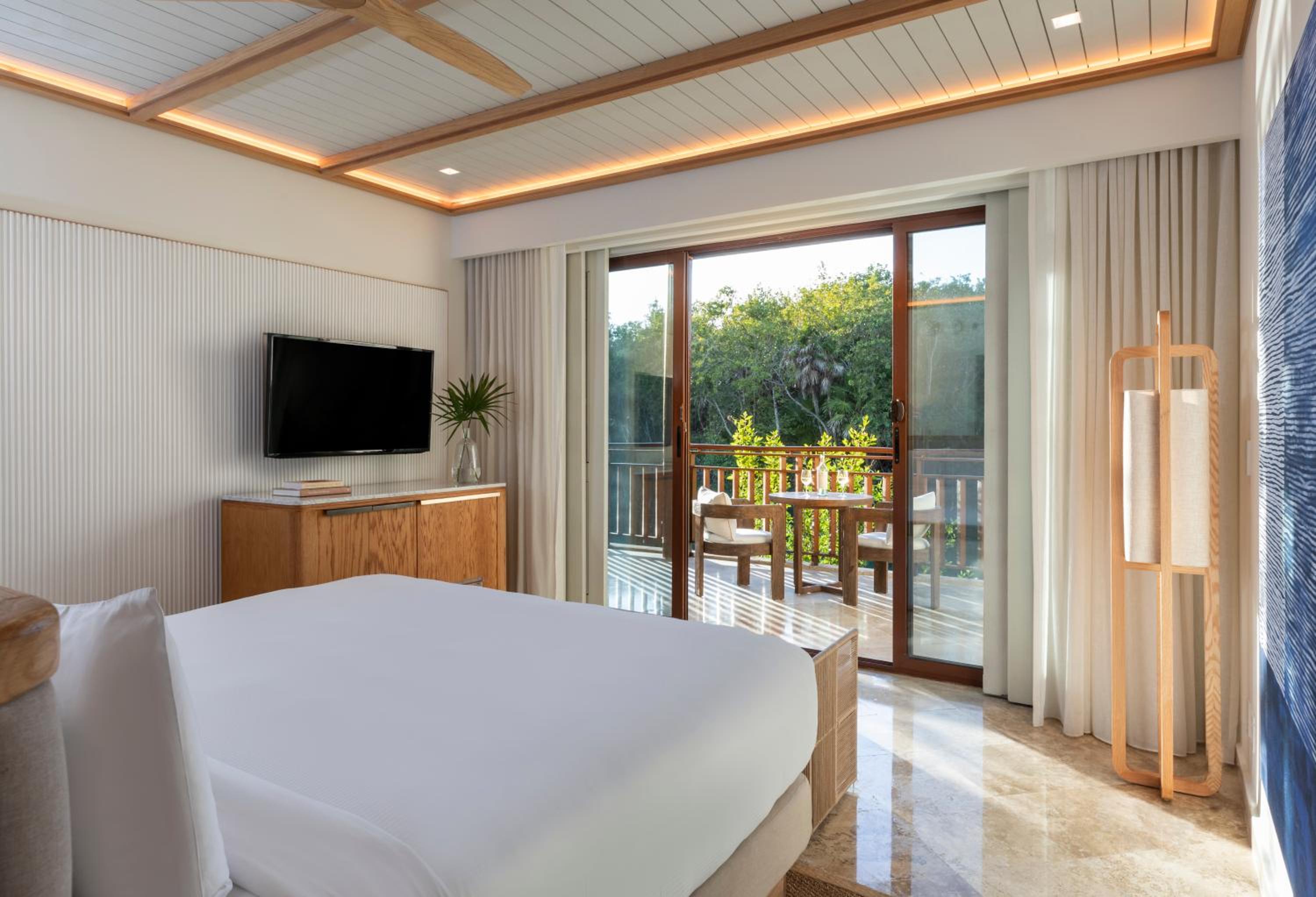 Beachfront Casita, 2 Queen Beds, Private Stairway to Beach, Butler Service
