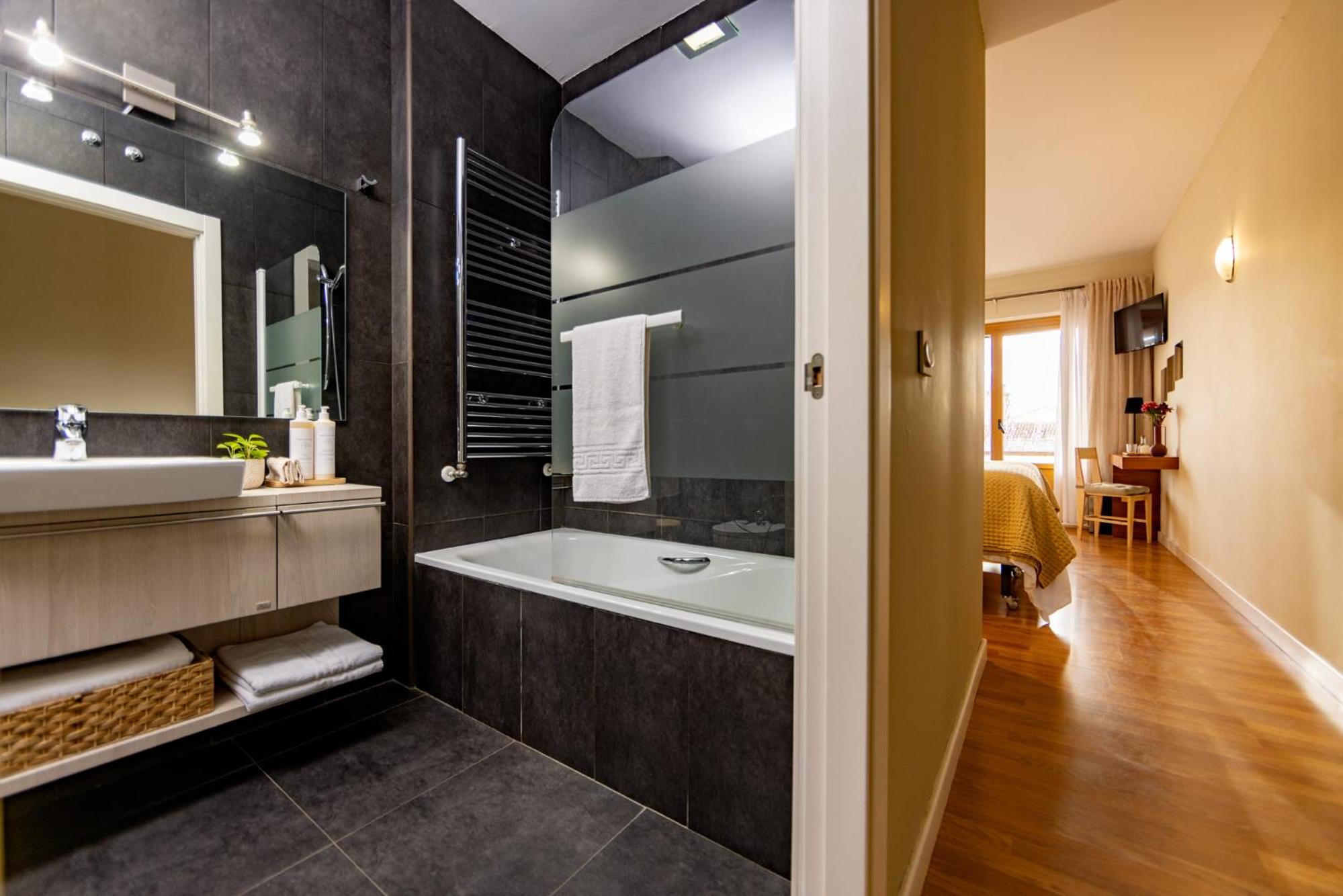 Double or Twin Room - Photo 25