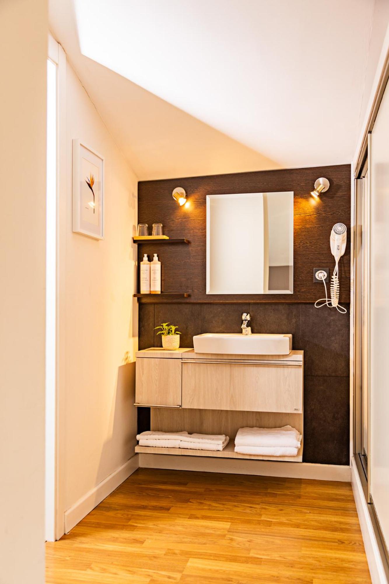 Suite - Photo 4