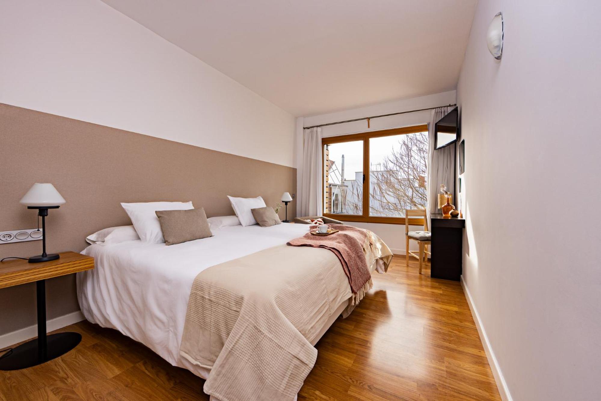 Twin Room - Photo 1