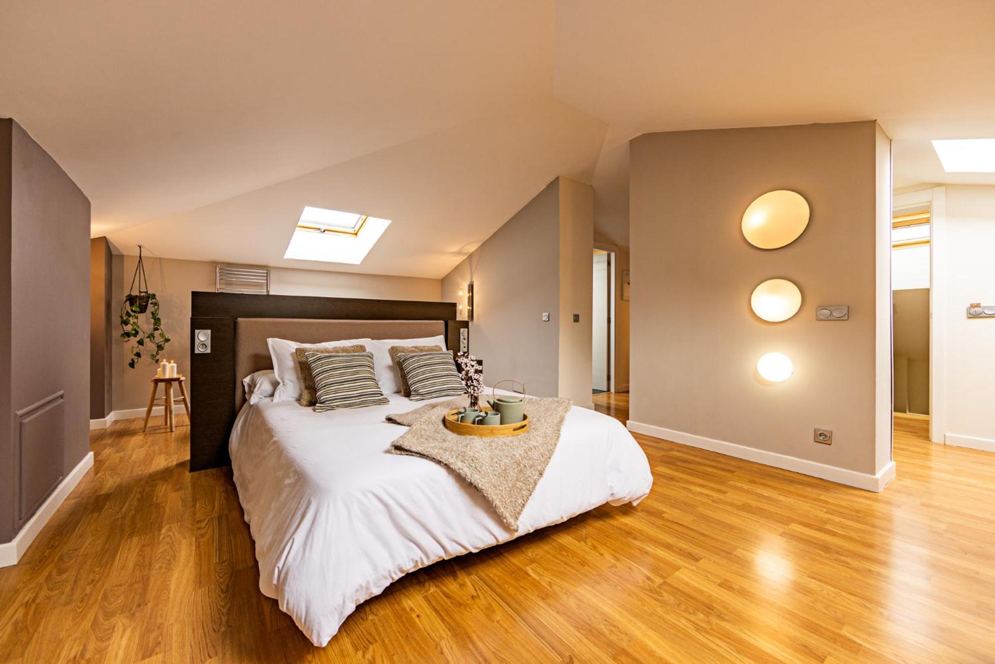 Suite - Photo 1