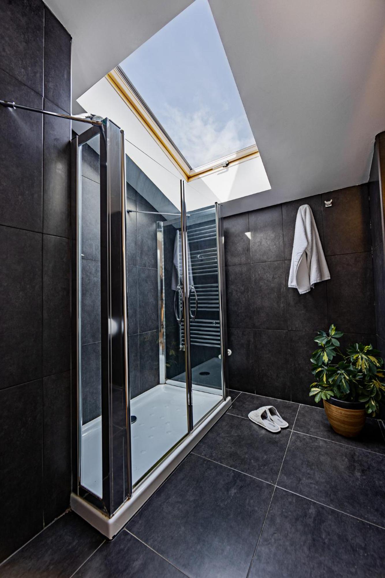Suite - Photo 8