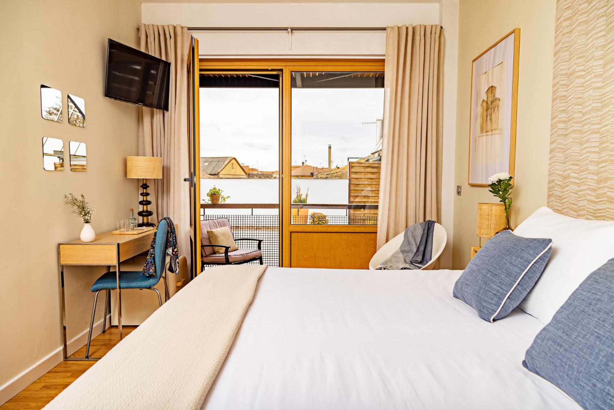 Double or Twin Room - Photo 30