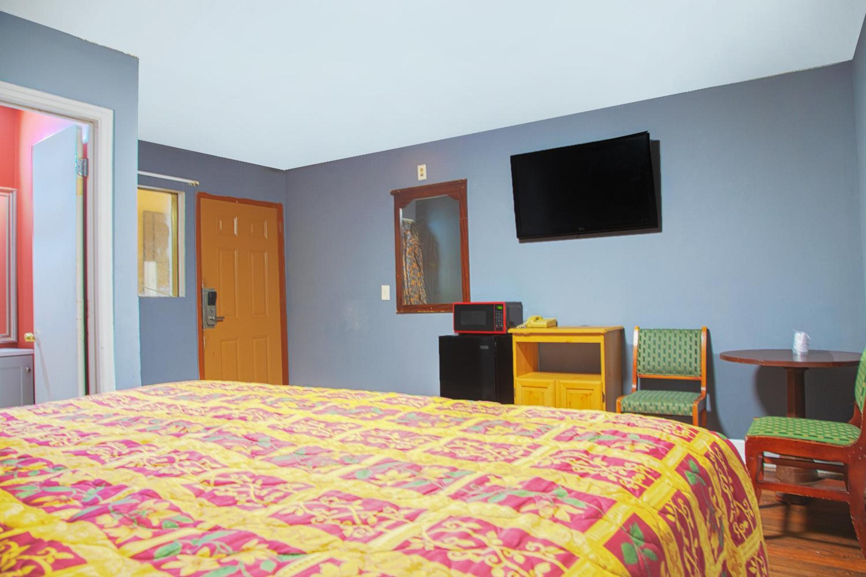 Suite - King Bed - Photo 5