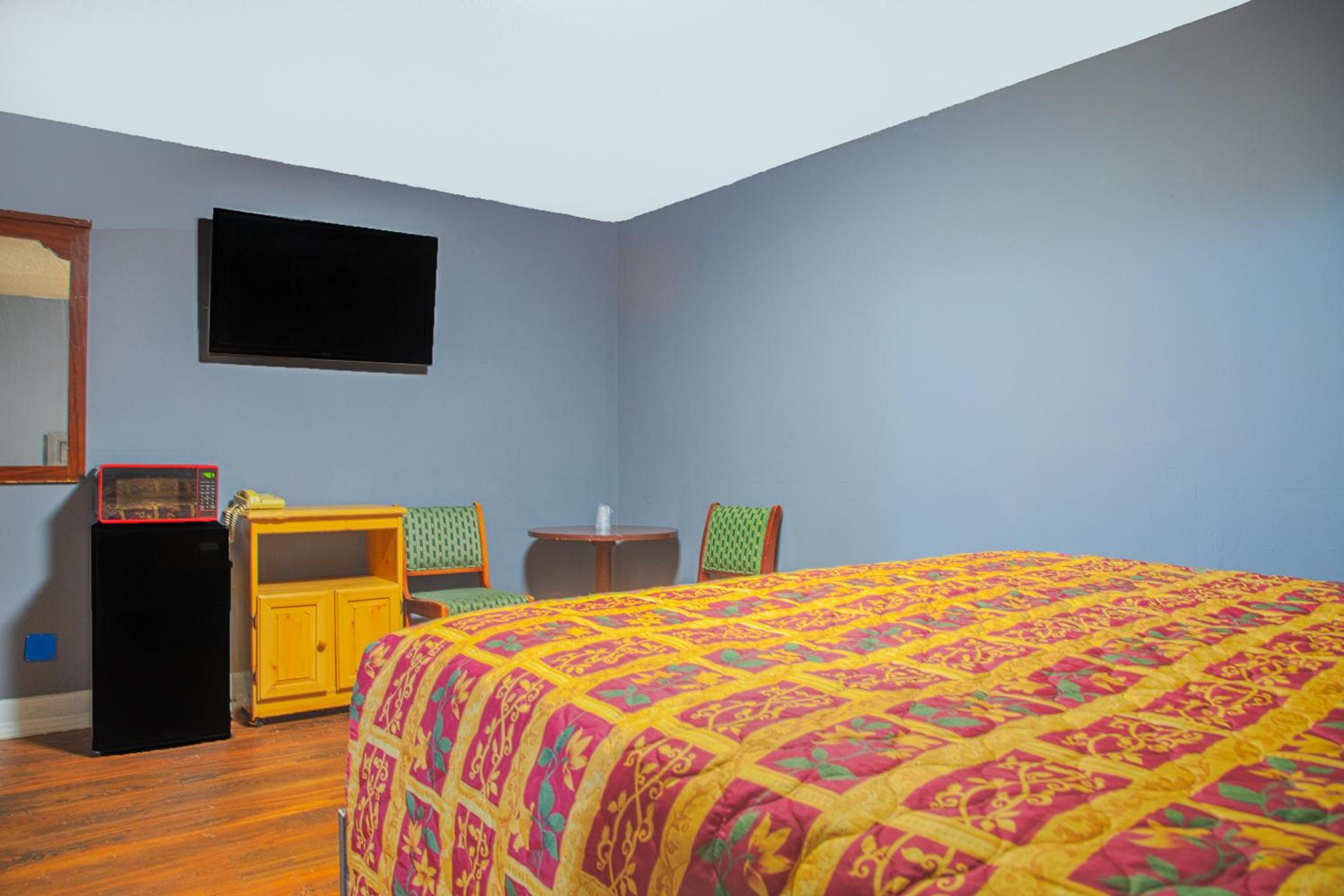 Suite - King Bed - Photo 4