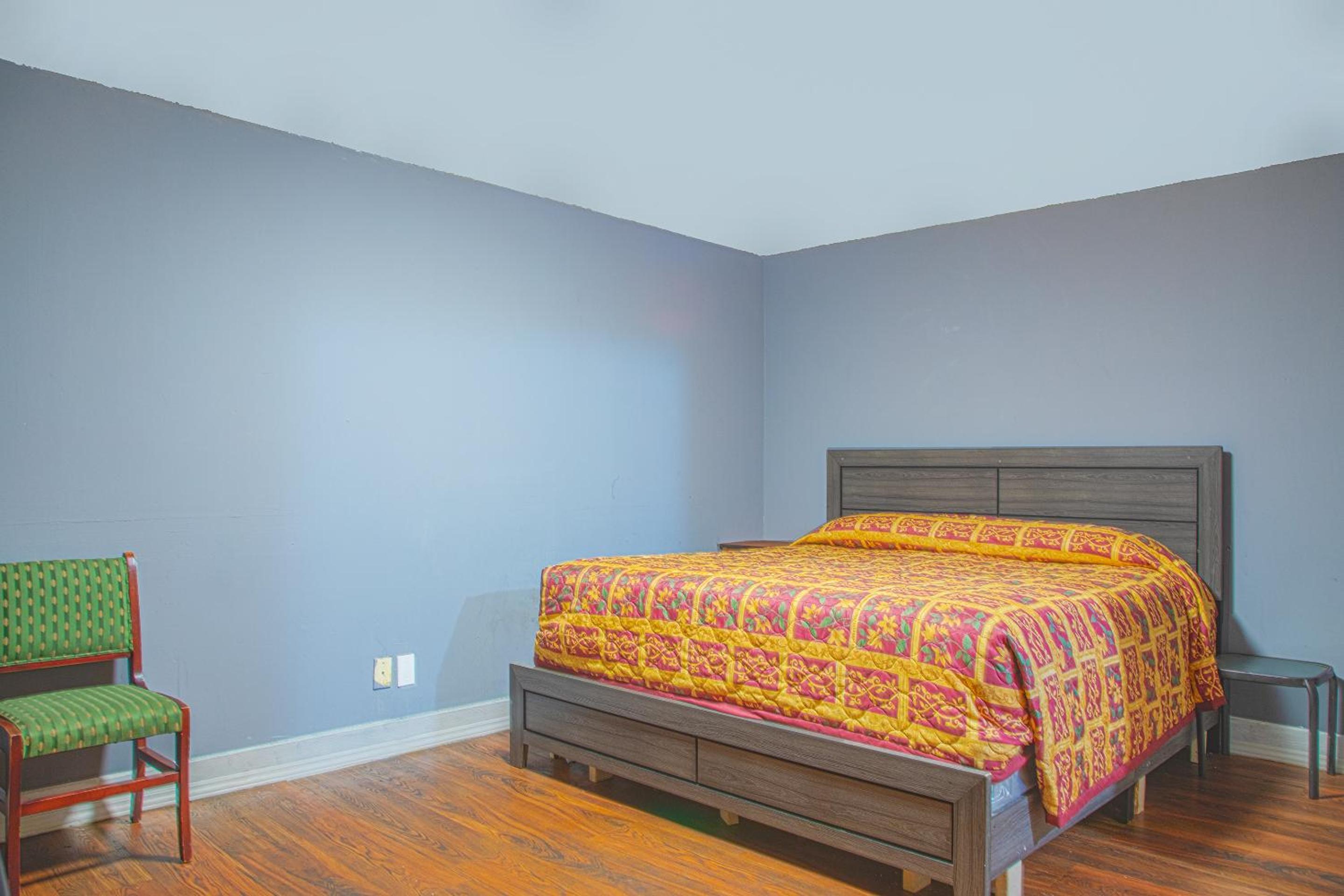 Suite - King Bed - Photo 3