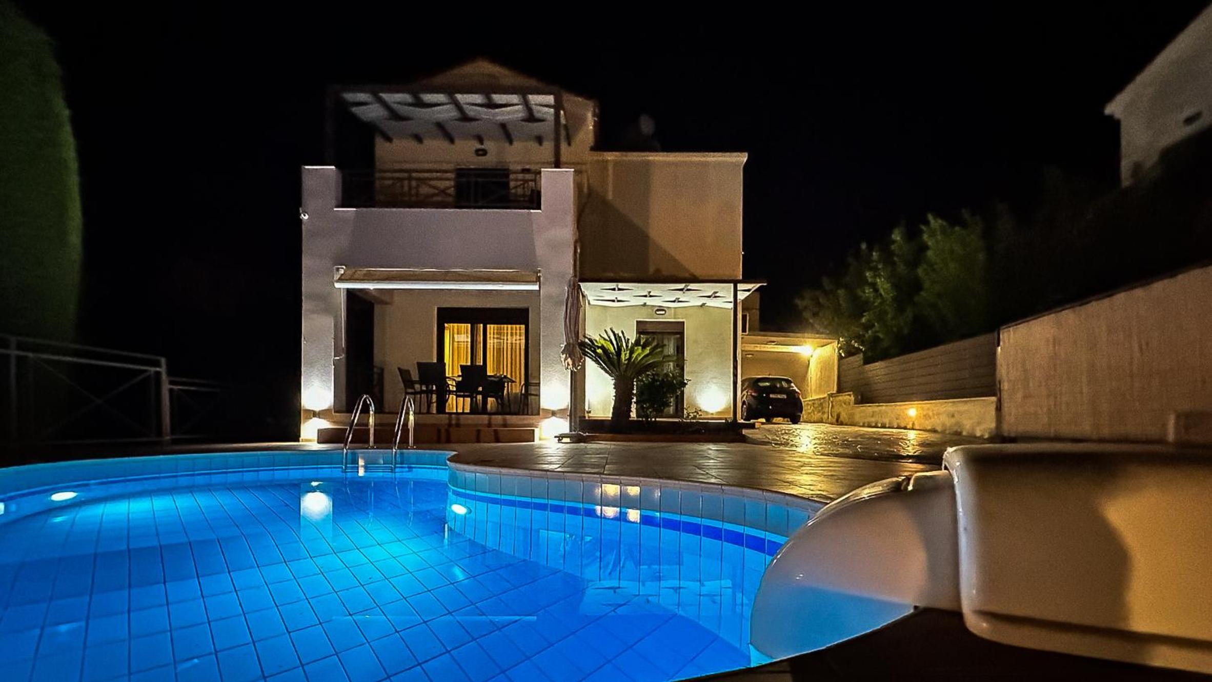 Three-Bedroom Villa photo 2
