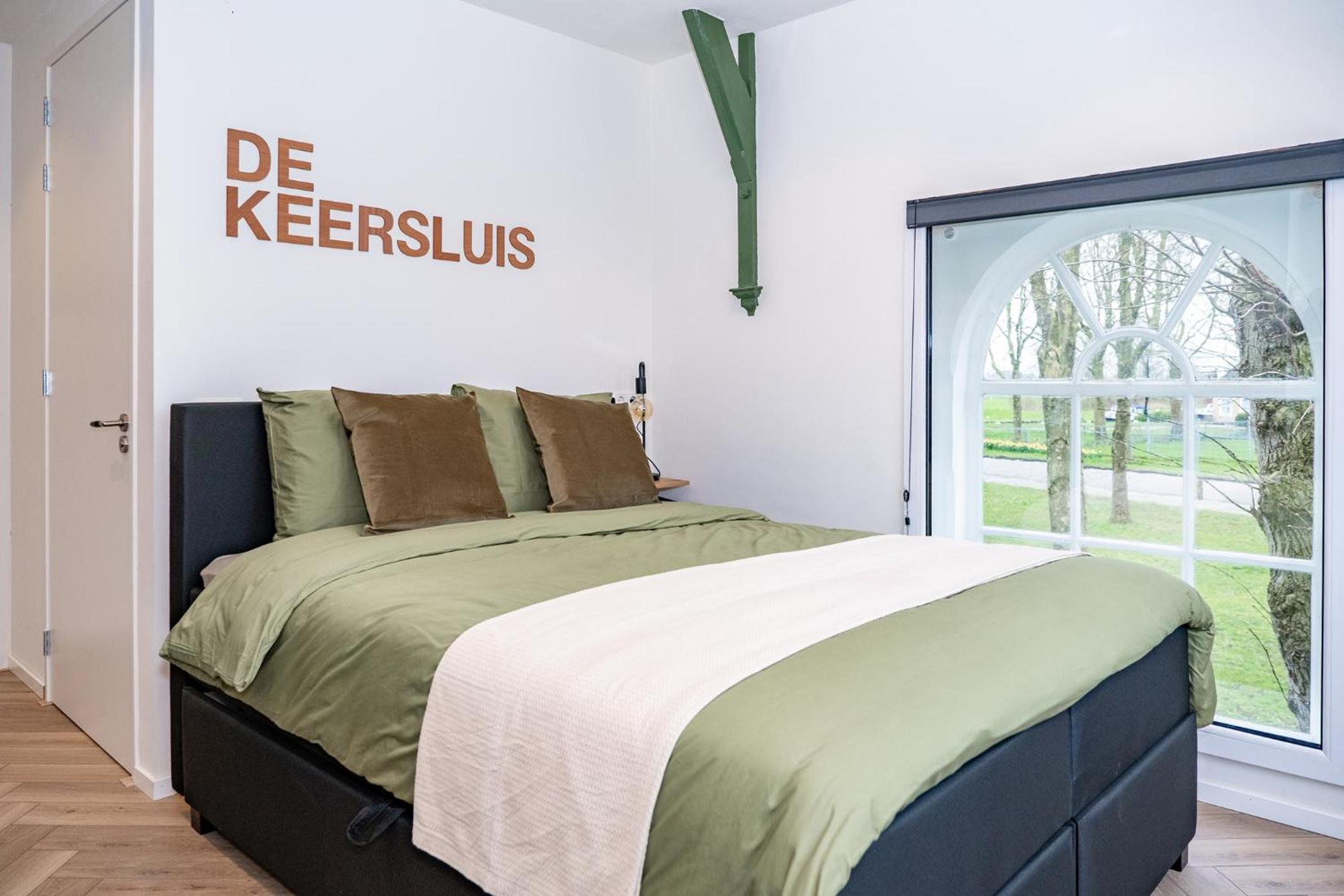 Deluxe King Room photo 1