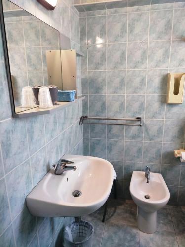 Standard Double or Twin Room photo 2