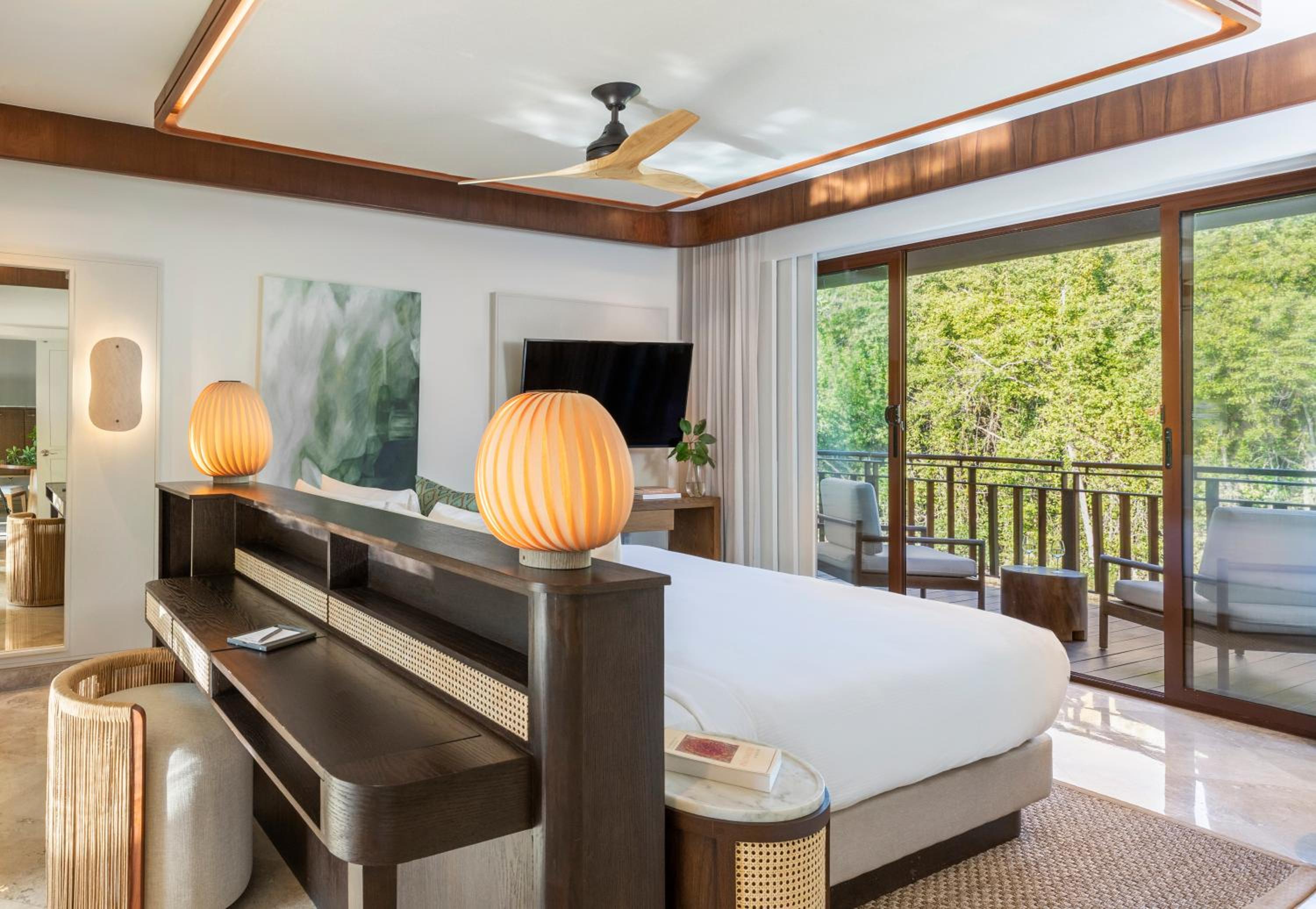 Signature Casita Suite King thumbnail 6