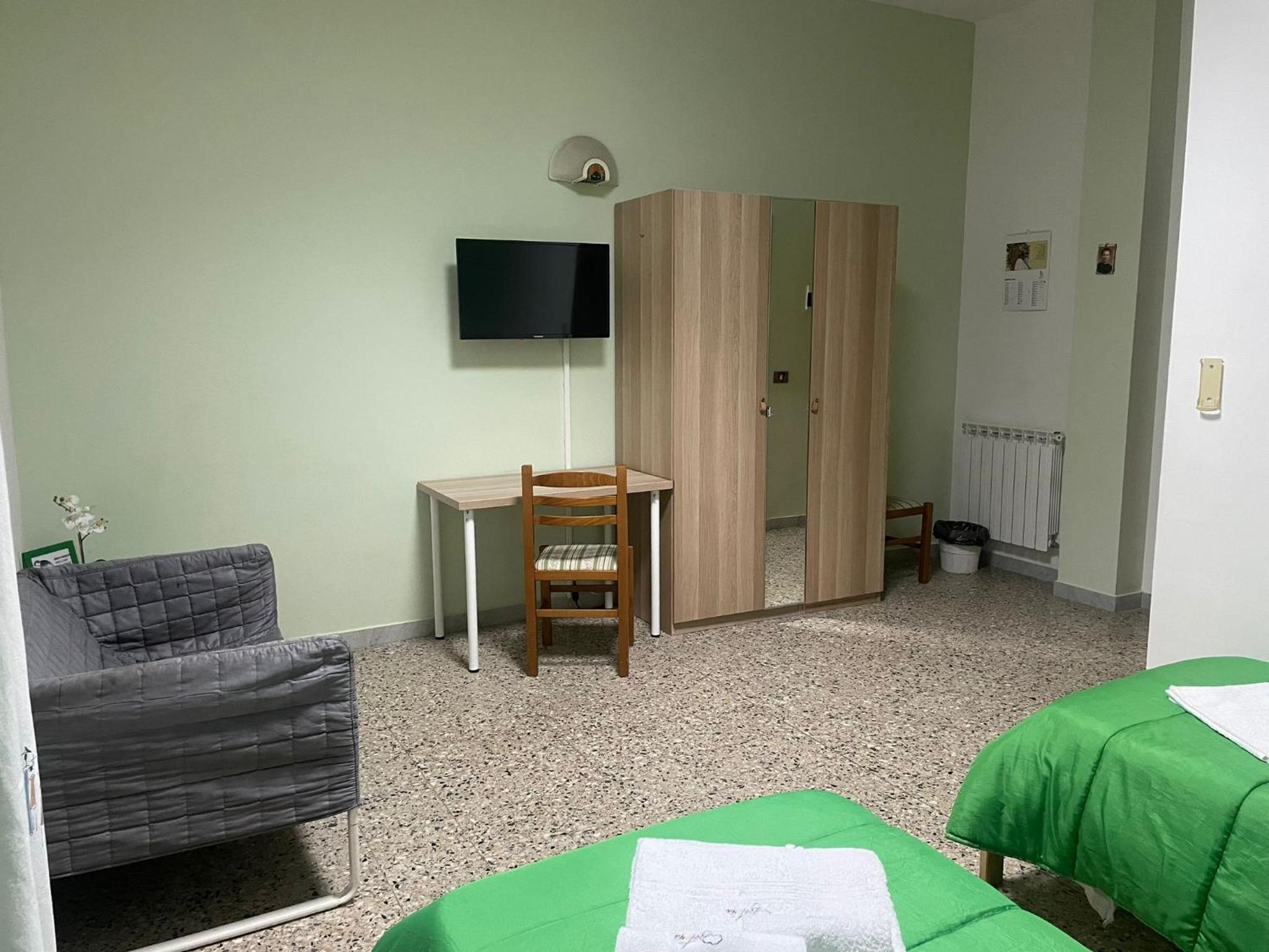 Large Double or Twin Room photo 1