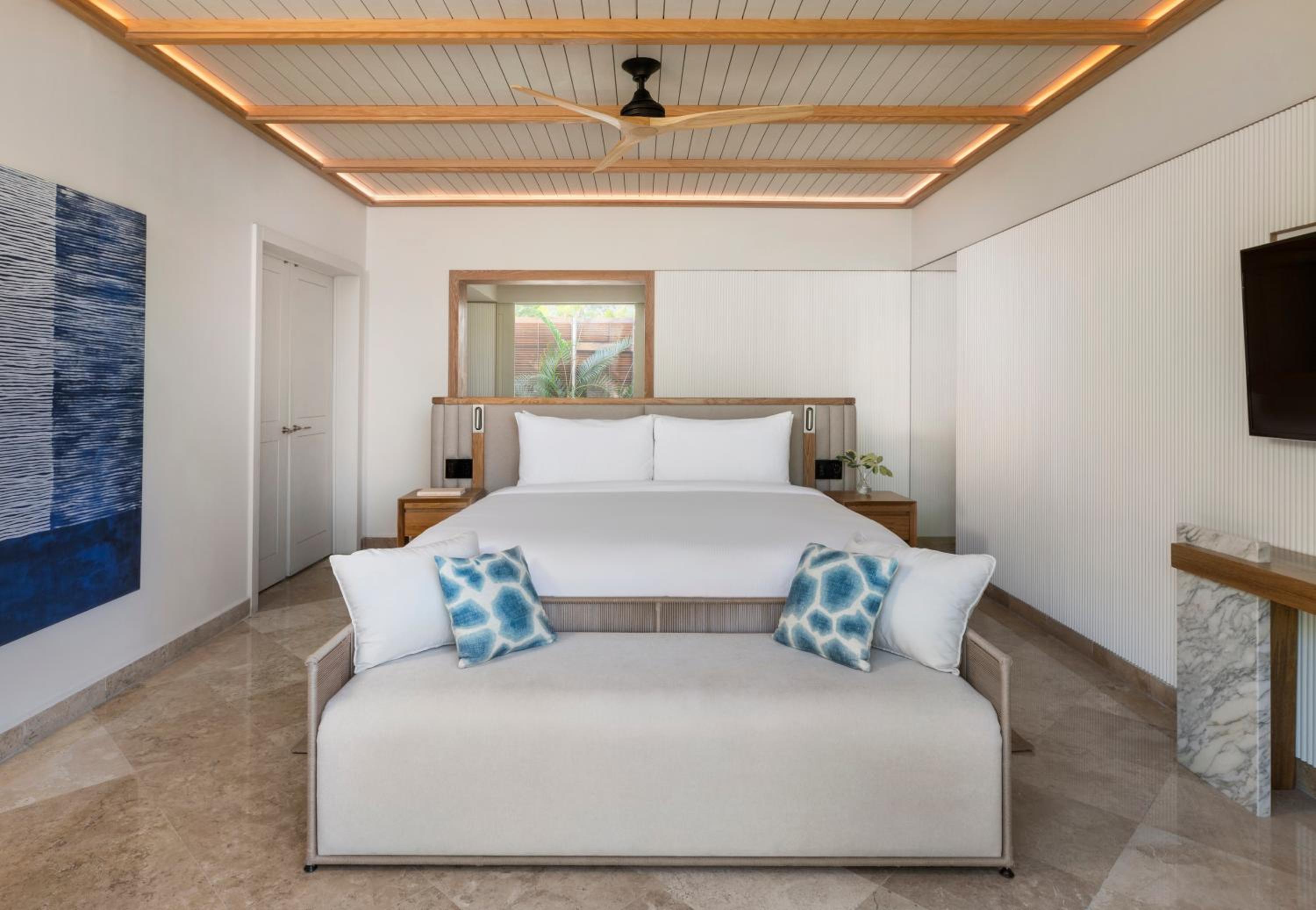 Suite with One King Bed (Non Smoking)