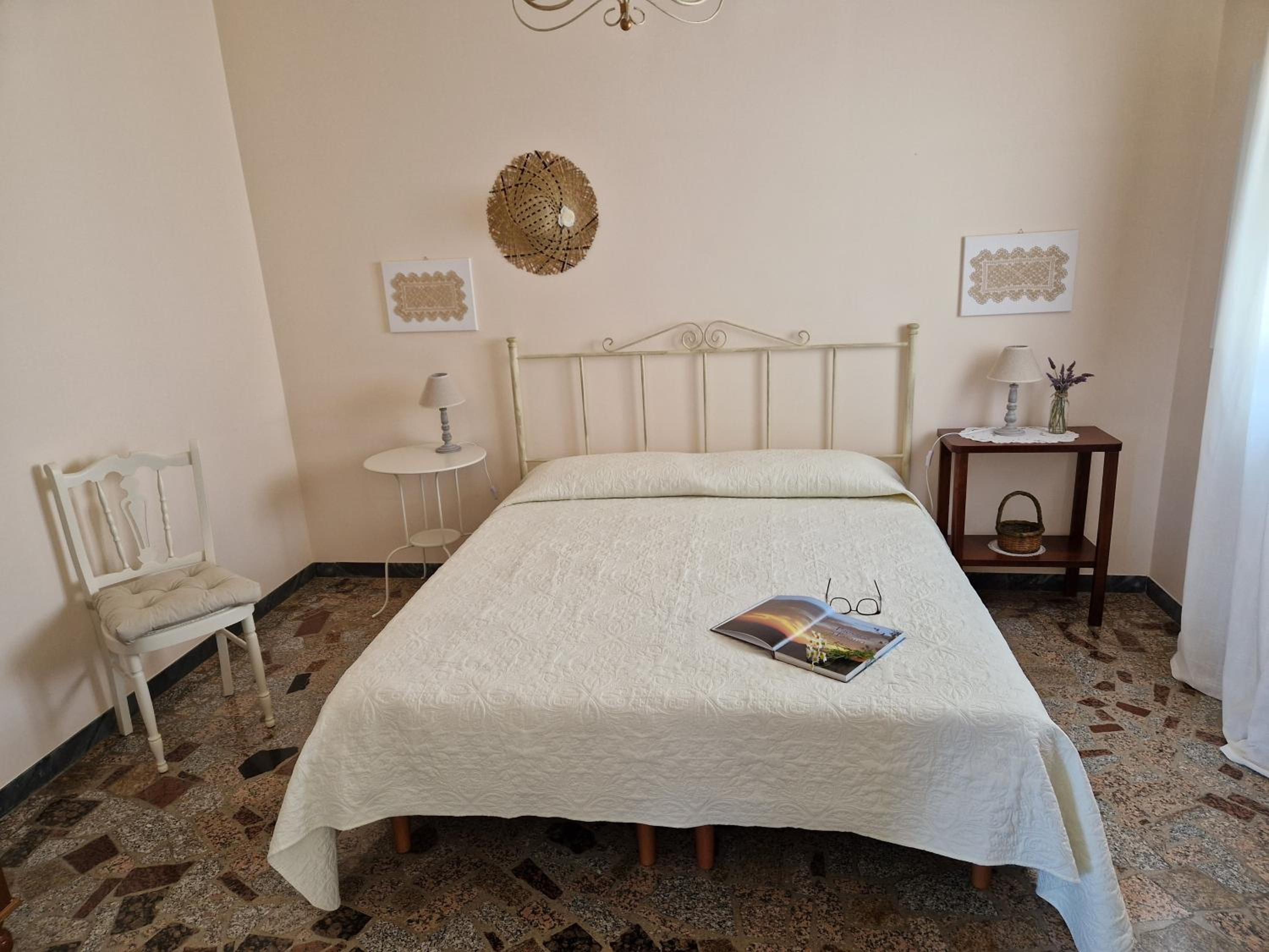 One-Bedroom House photo 1