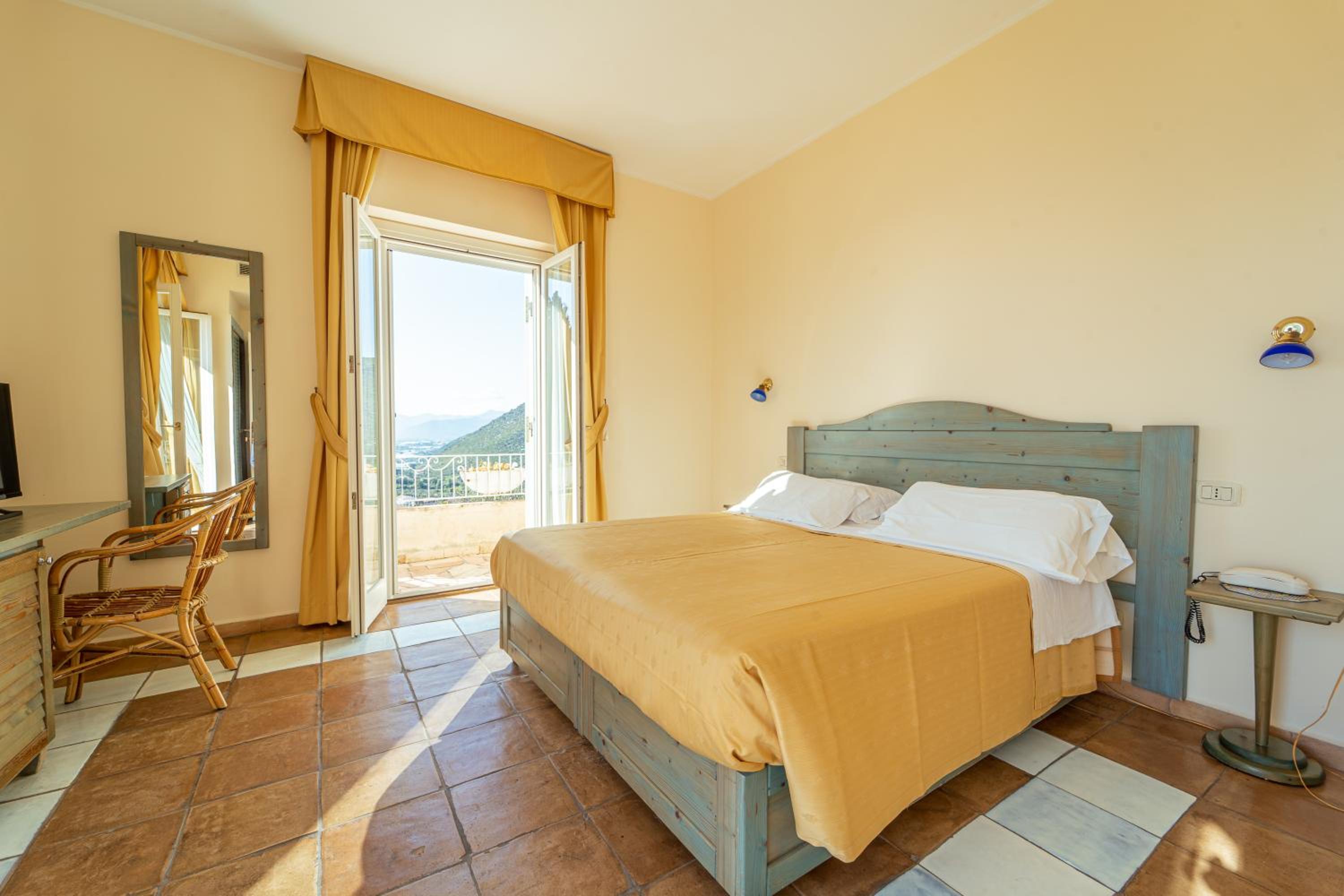 Double or Twin Room with Sea View photo 1