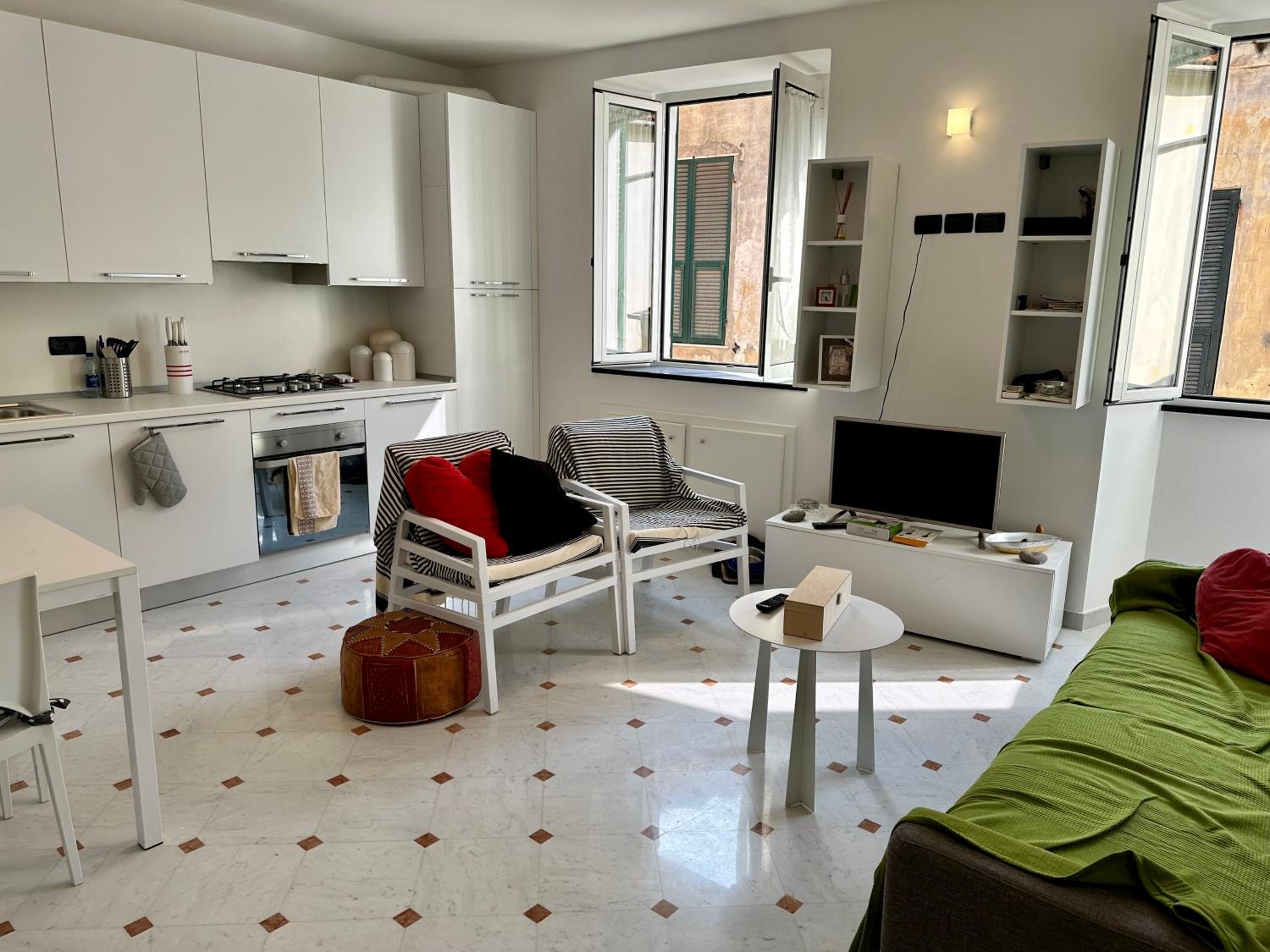 One-Bedroom Apartment photo 1