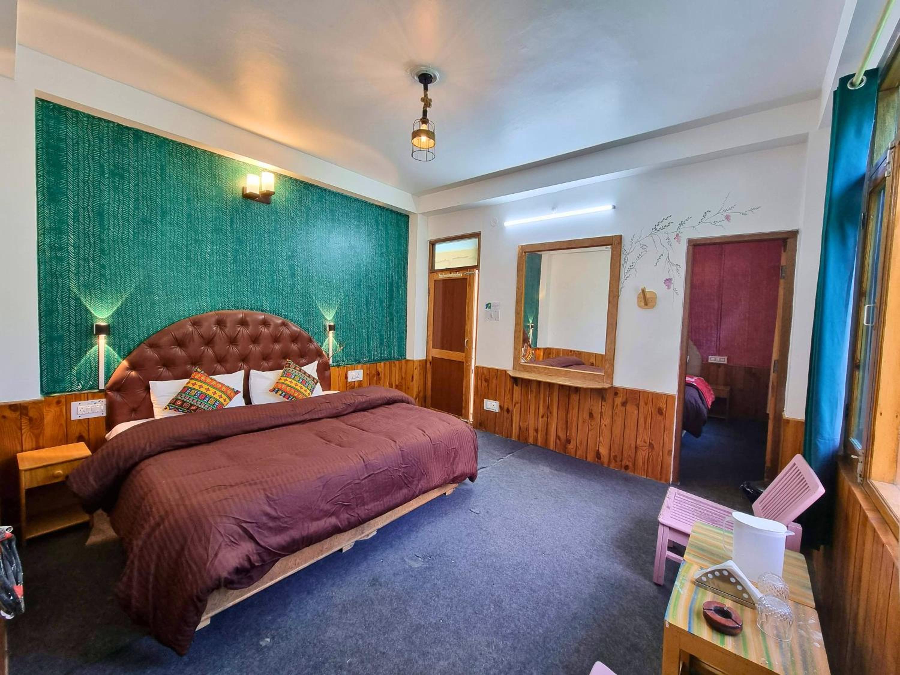 Deluxe Queen Room with Two Queen Beds photo 2