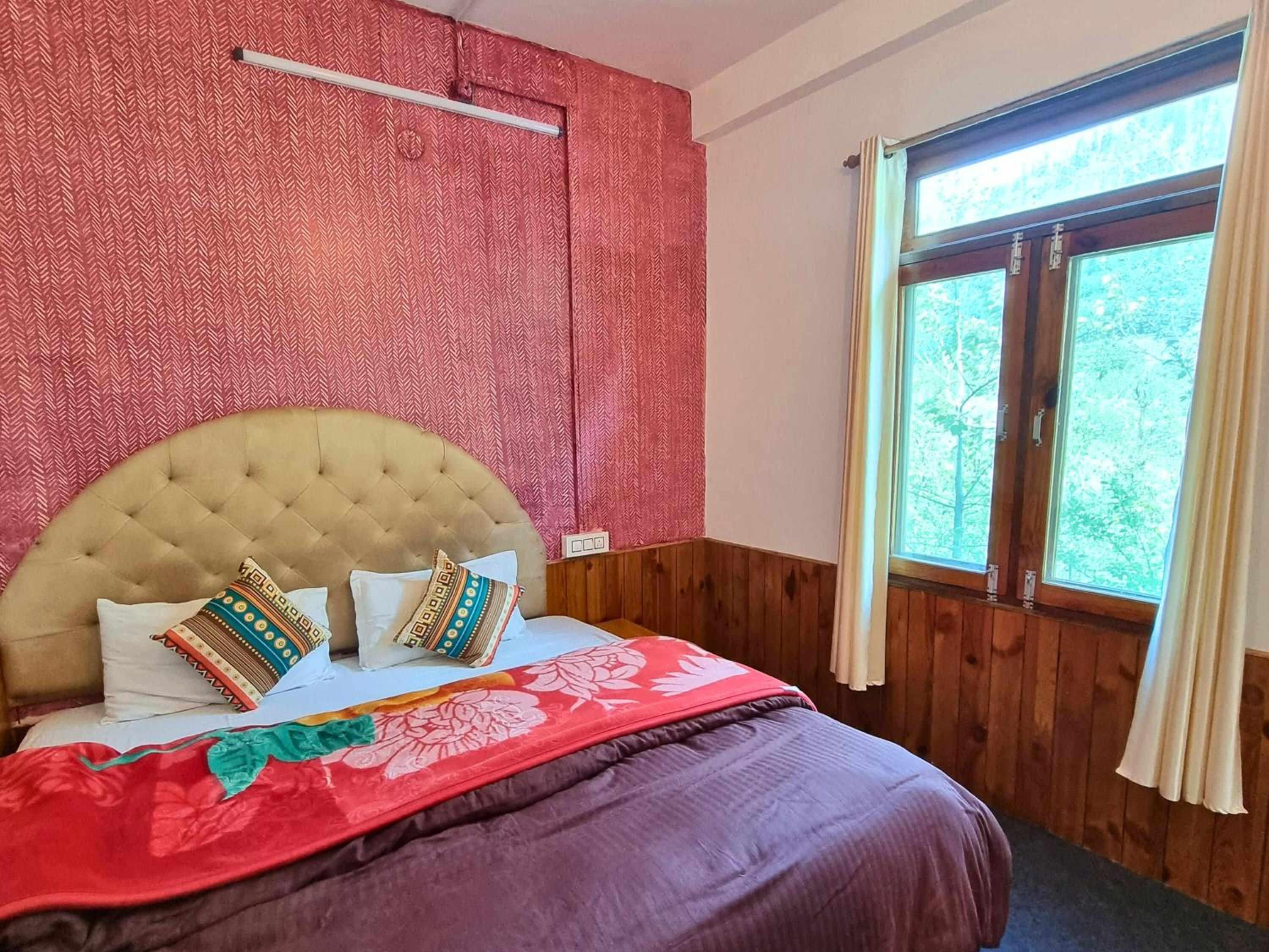 Deluxe Queen Room with Two Queen Beds photo 1