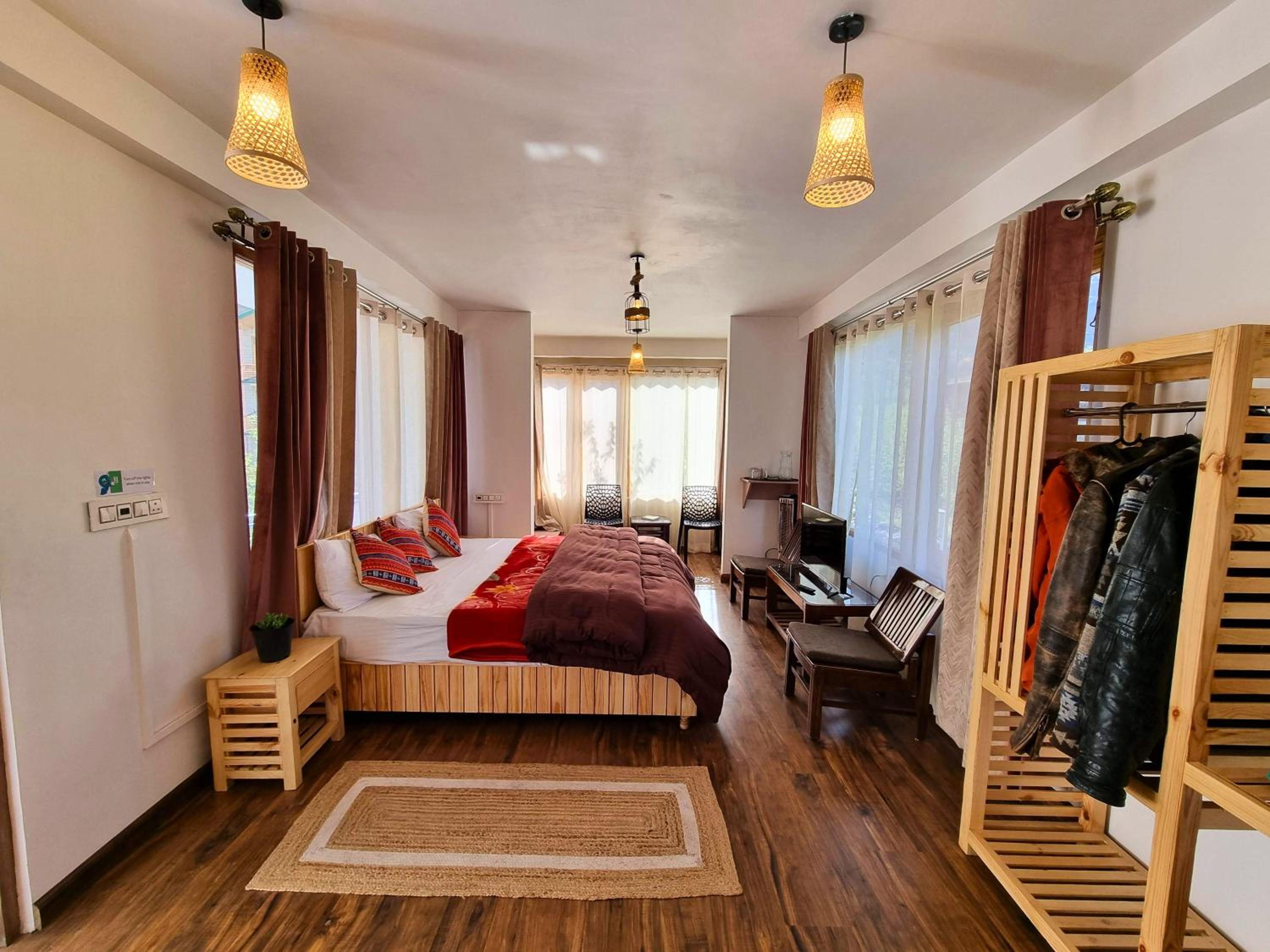 Deluxe Double Room with Bath photo 3