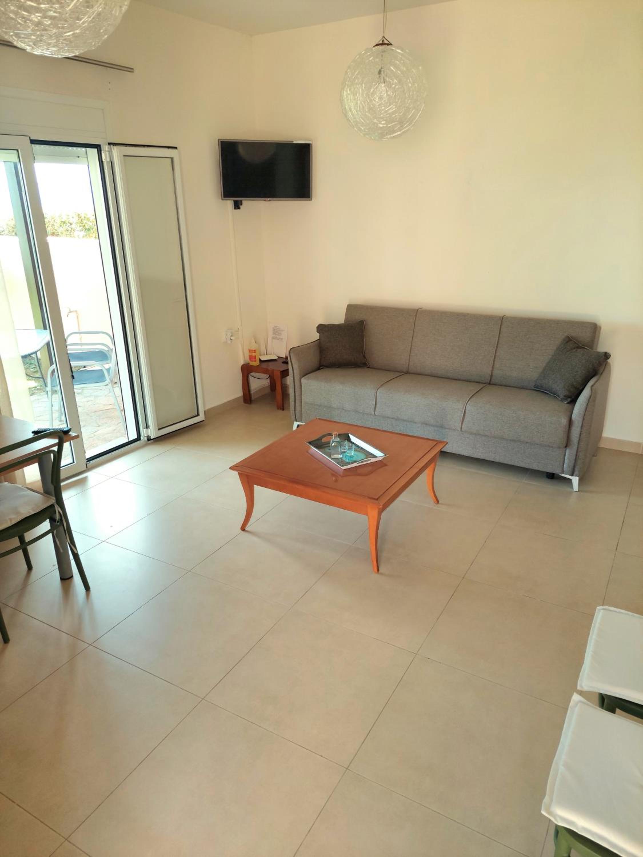 One-Bedroom House photo 1