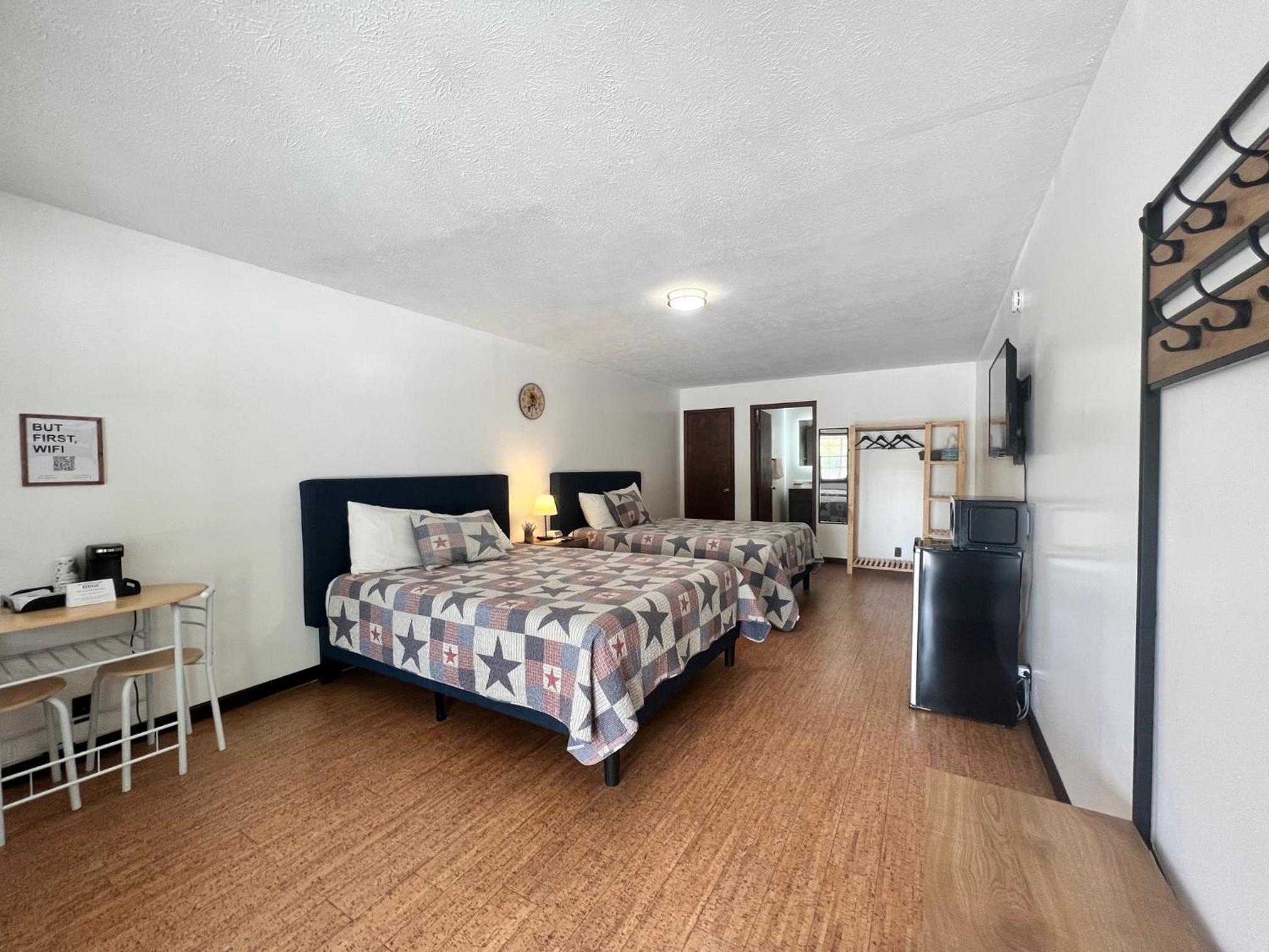 Standard Queen Room