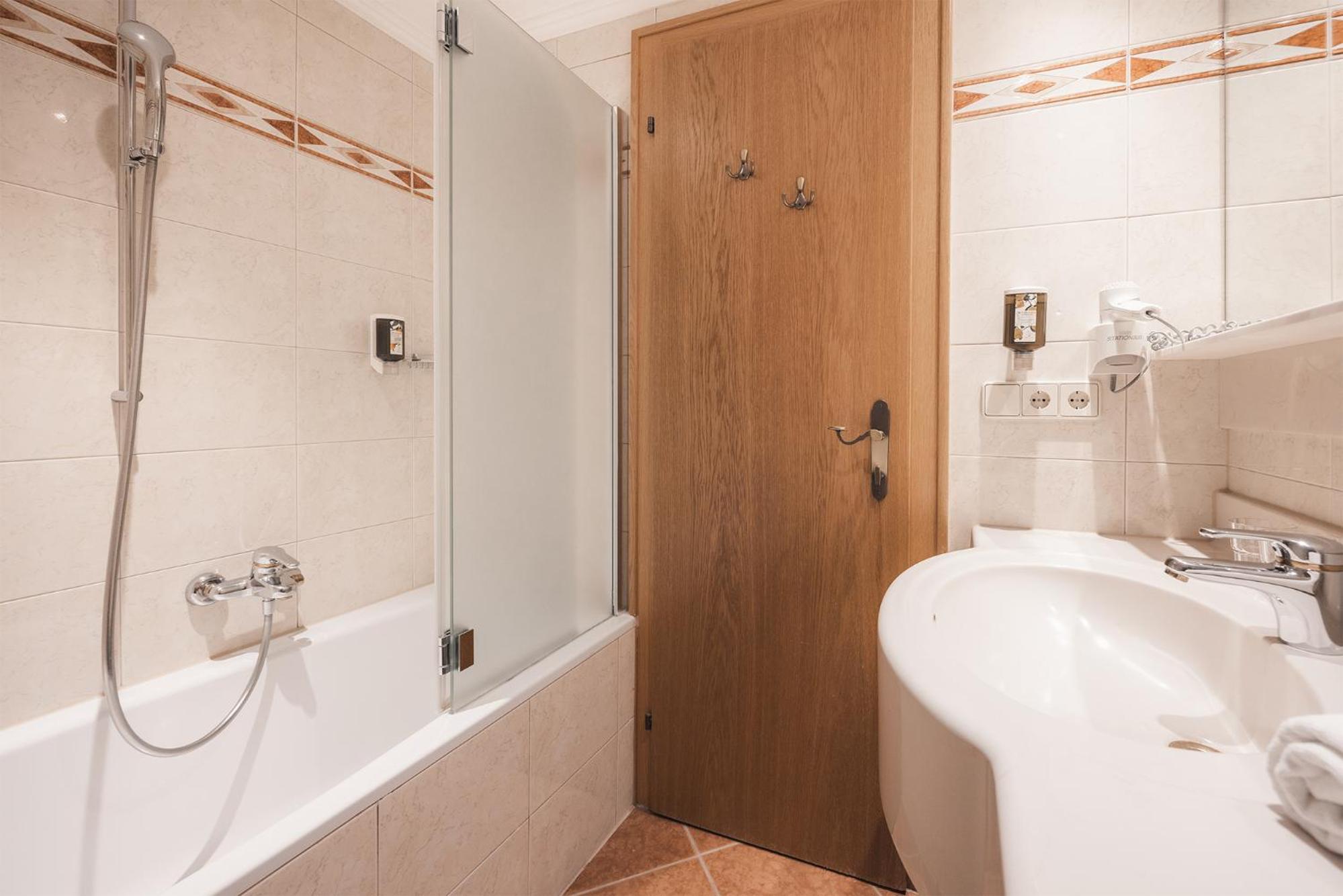 Standard Double Room - Photo 2