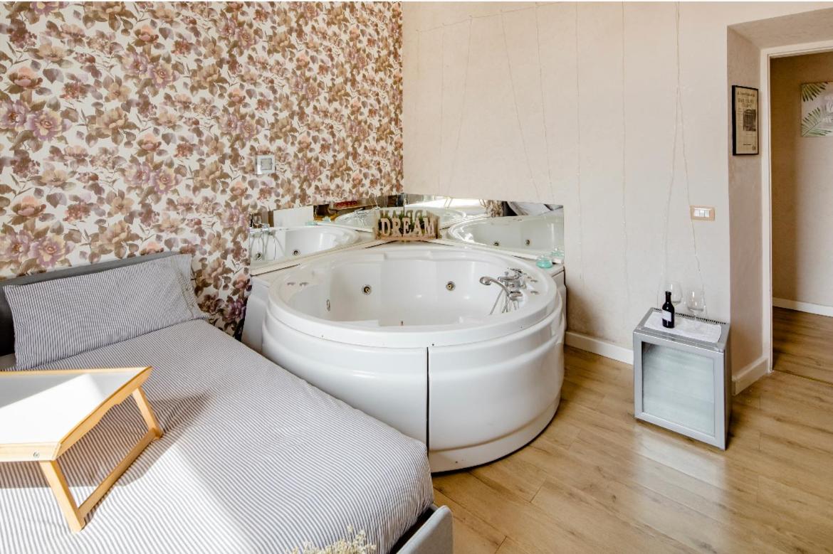 King Room with Spa Bath - Photo 5