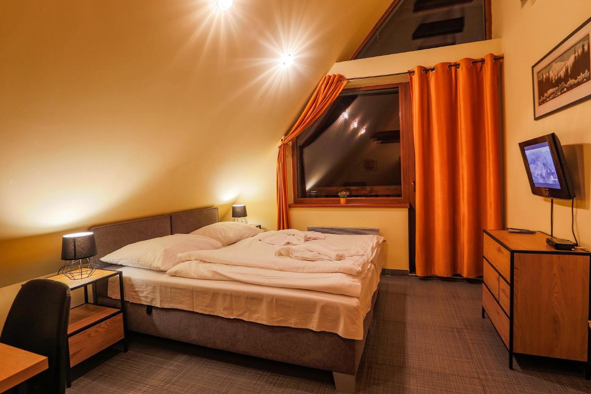 One-Bedroom Apartment - Photo 3