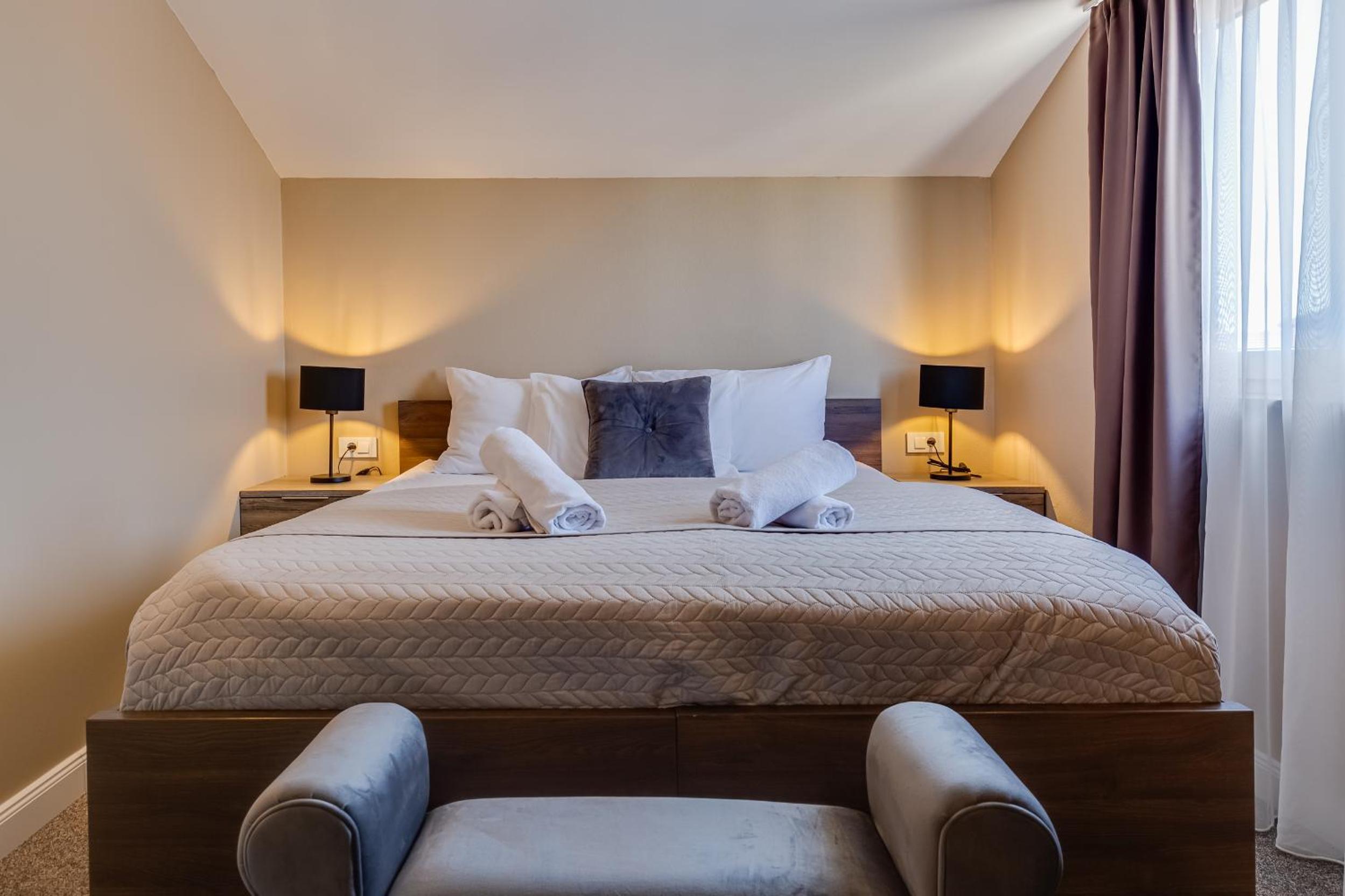 Superior Double Room with Balcony - Photo 5