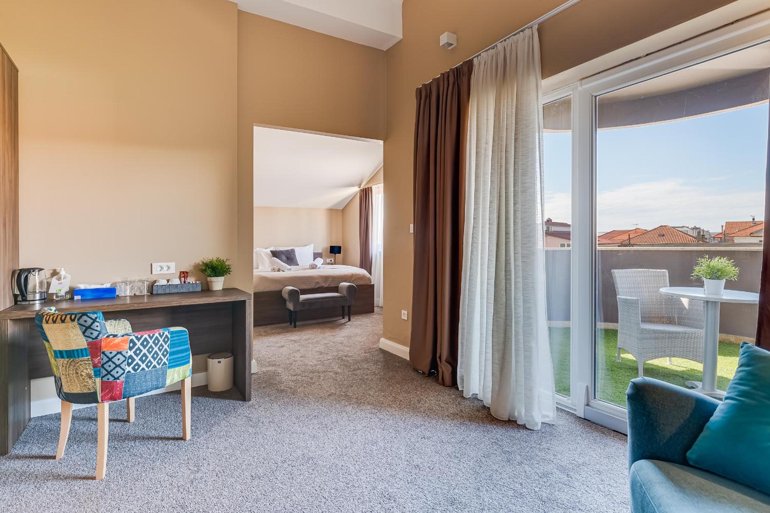 Superior Double Room with Balcony - Photo 7