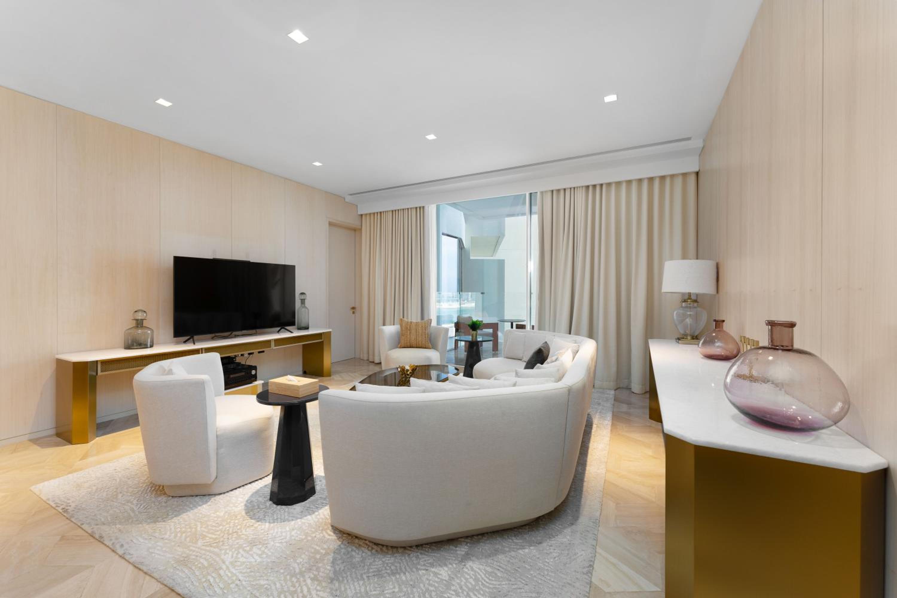 One-Bedroom Apartment with Balcony photo 2