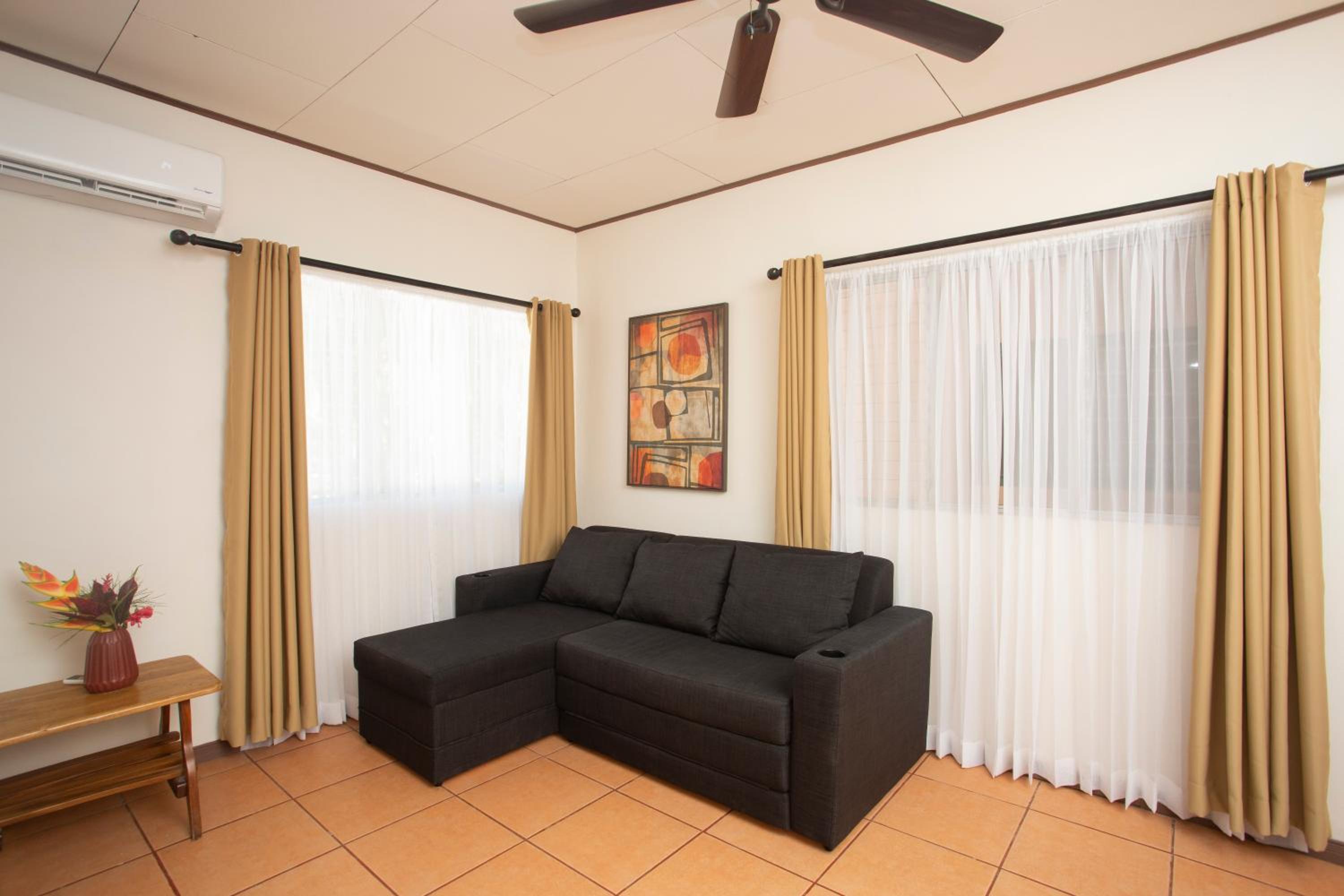 Apartment - Ground Floor photo 2
