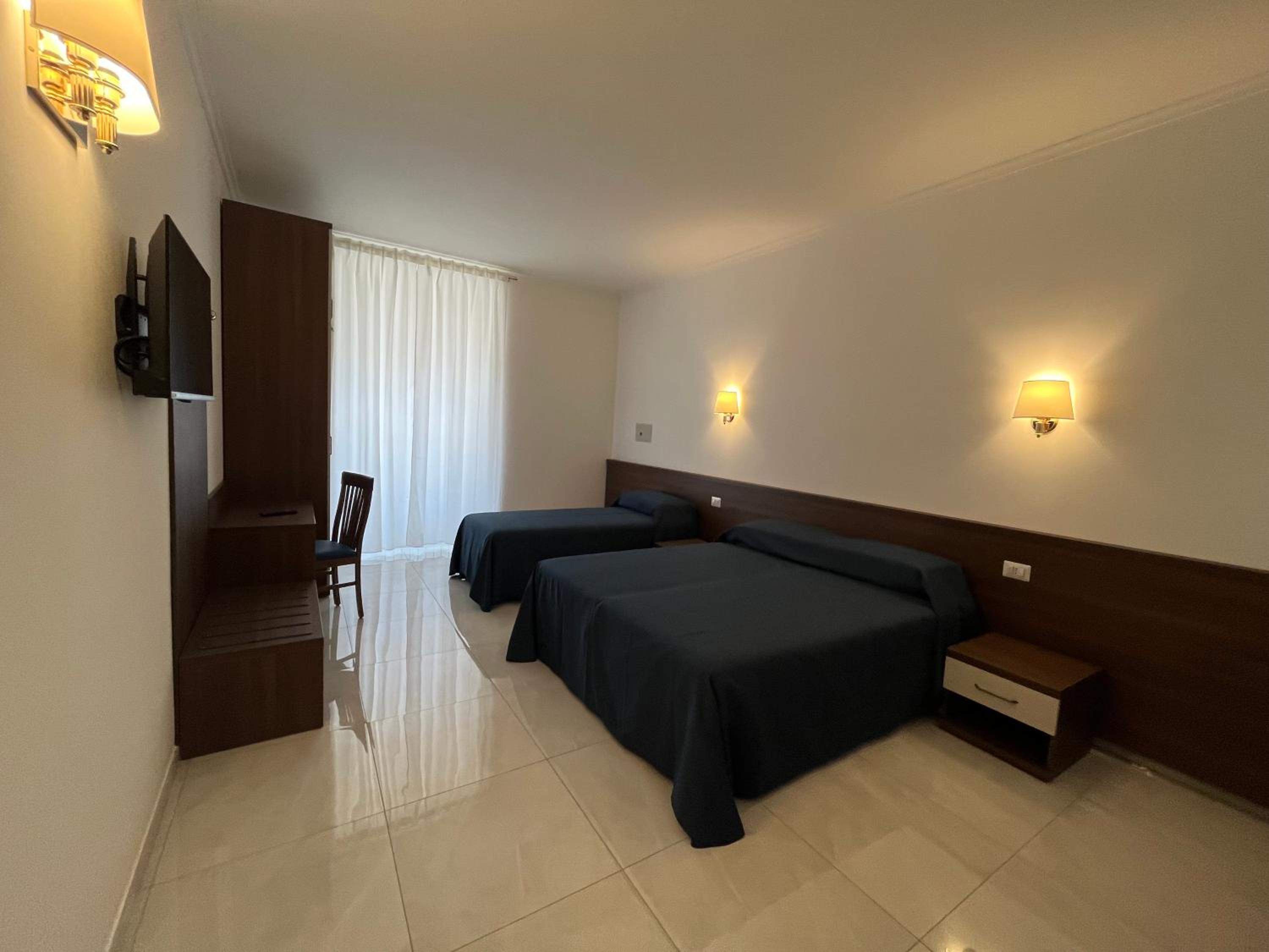 Triple Room with Private Bathroom photo 1