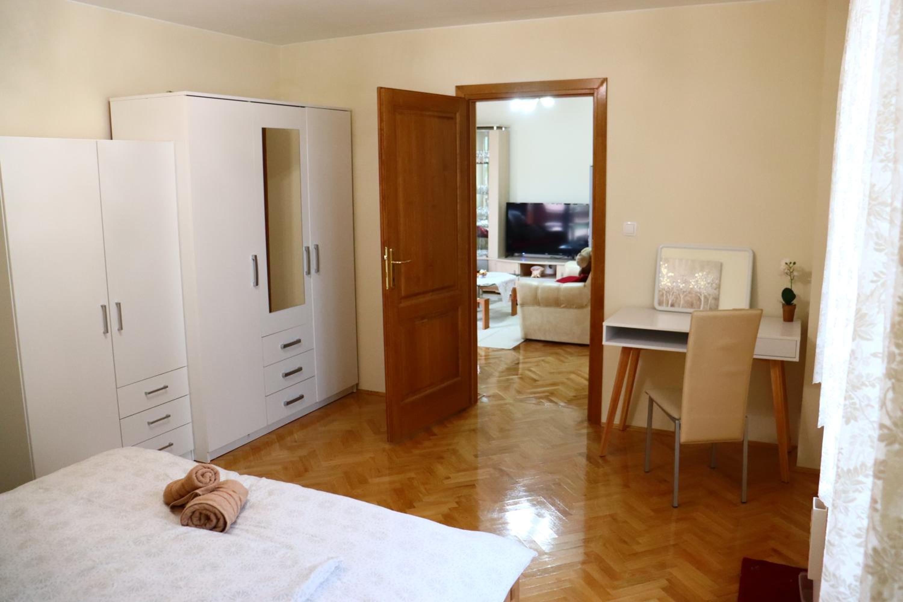 One-Bedroom Apartment photo 1