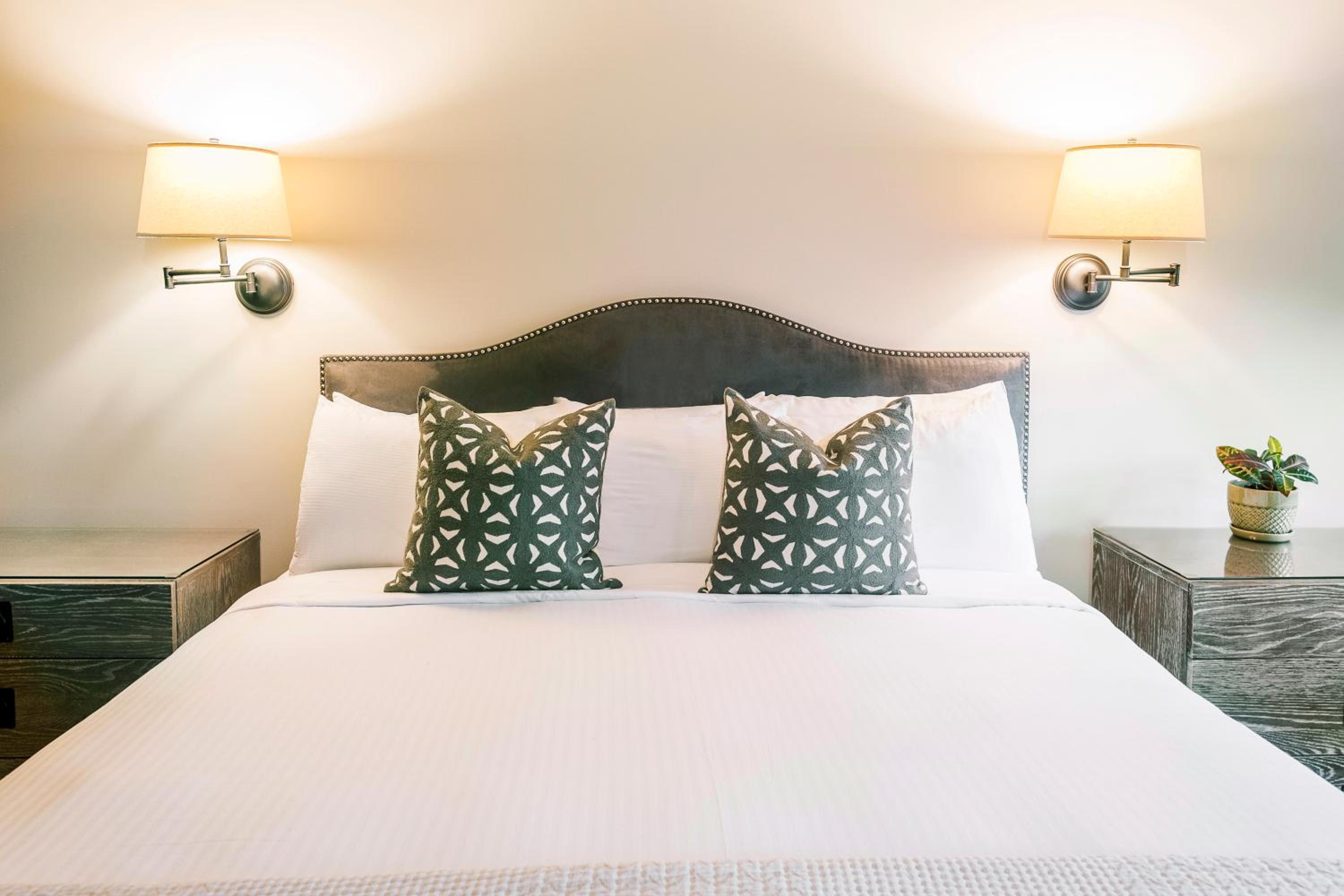 Standard King Room - Photo 5
