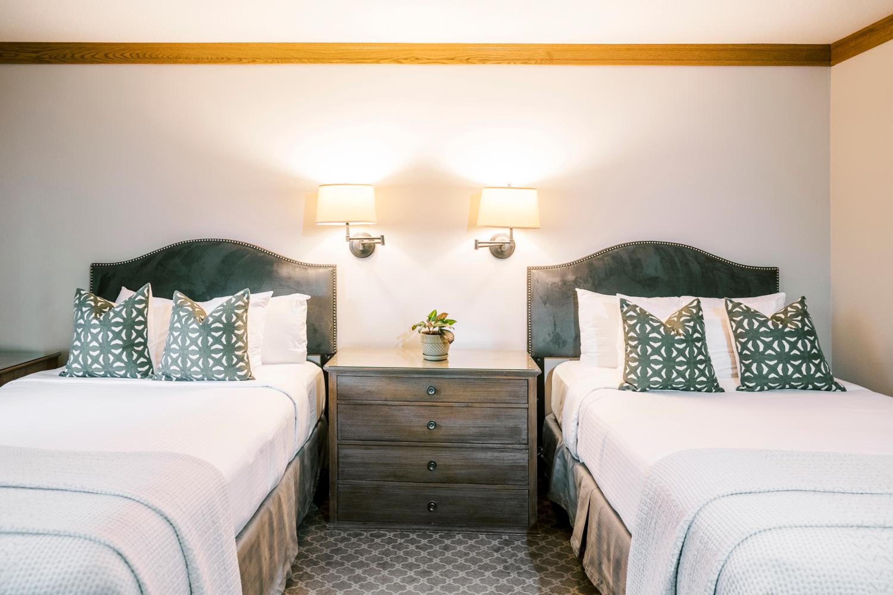 Standard Room with Two Double Beds - Photo 2