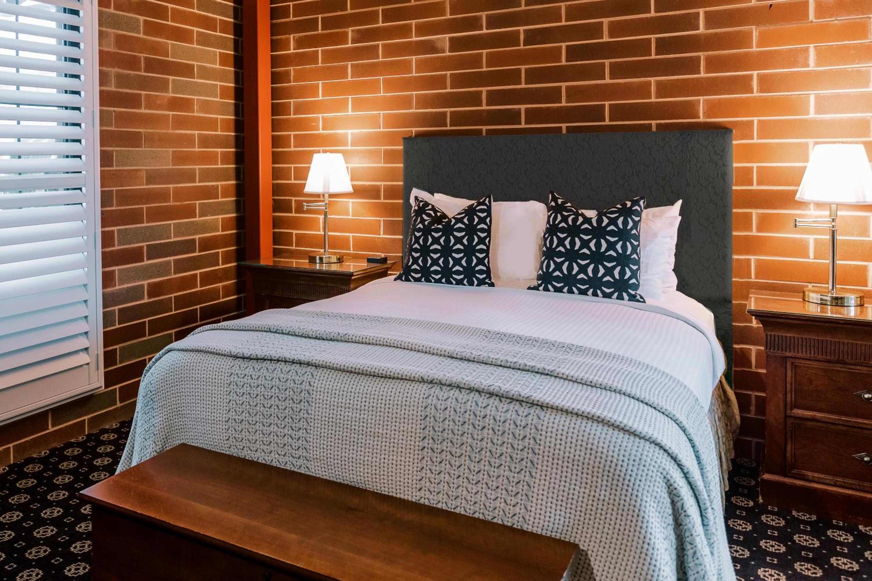 Standard King Room - Photo 6