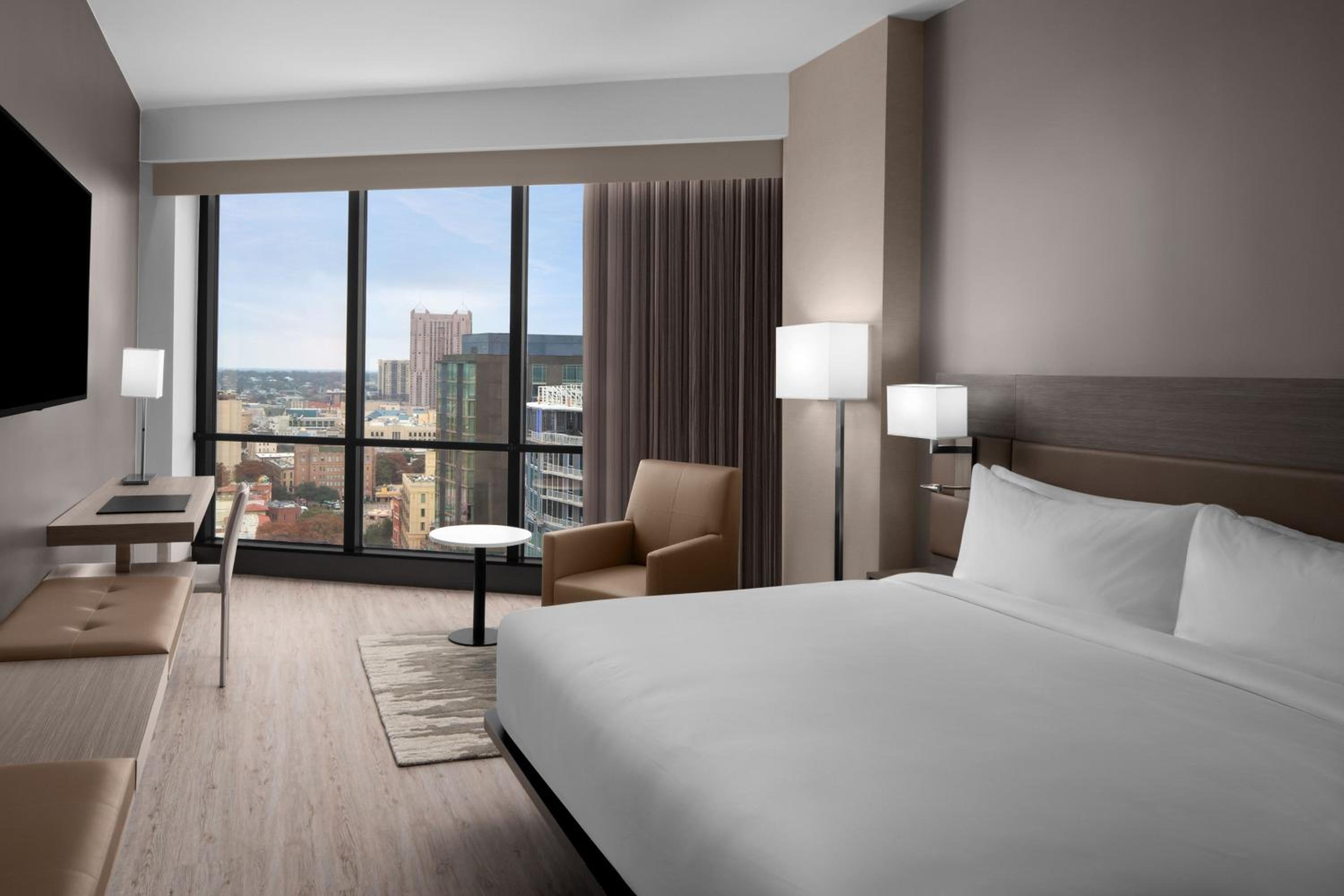 King Room with City View - Photo 1