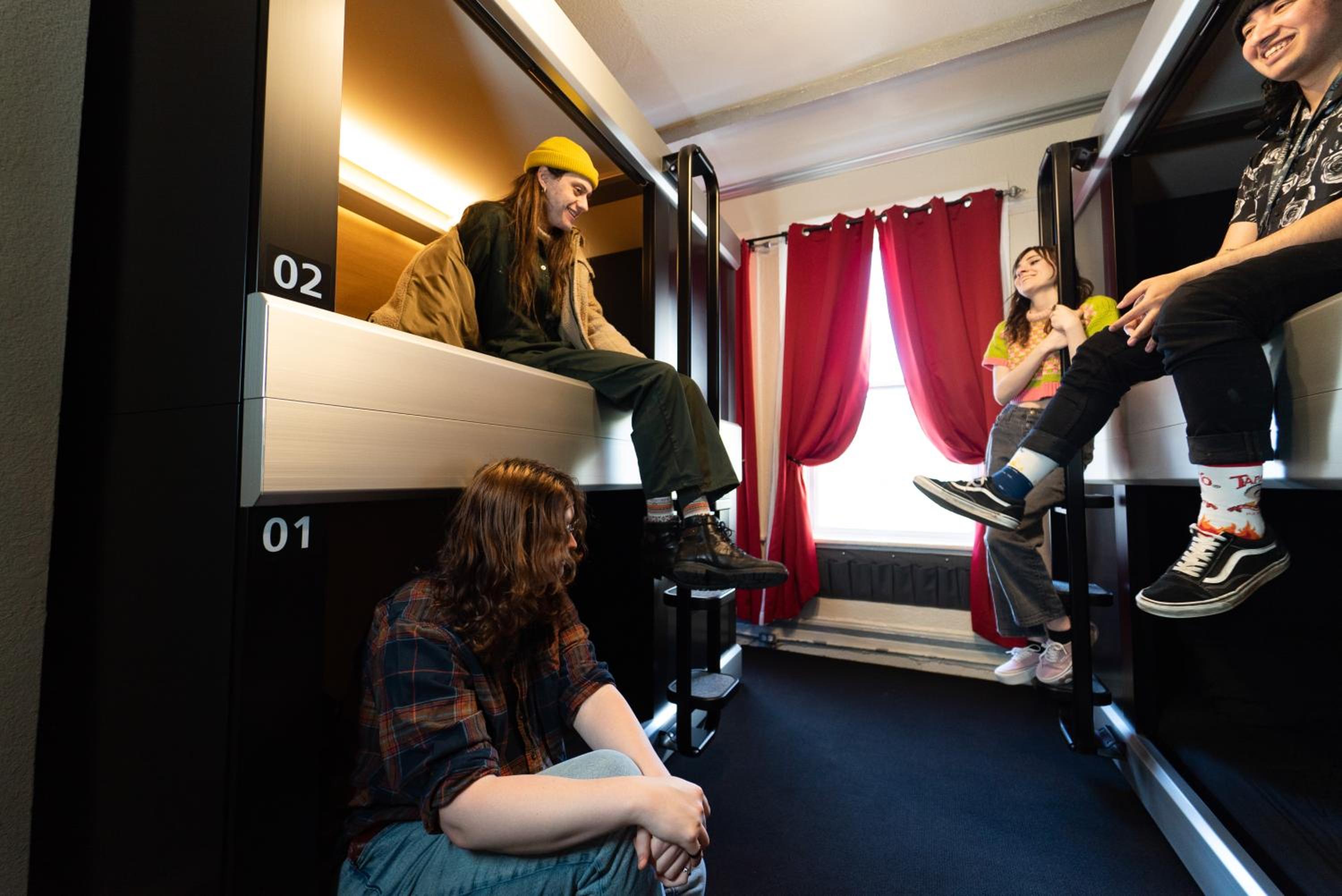 Single Bed in 4-Bed Female Capsule Room thumbnail 6