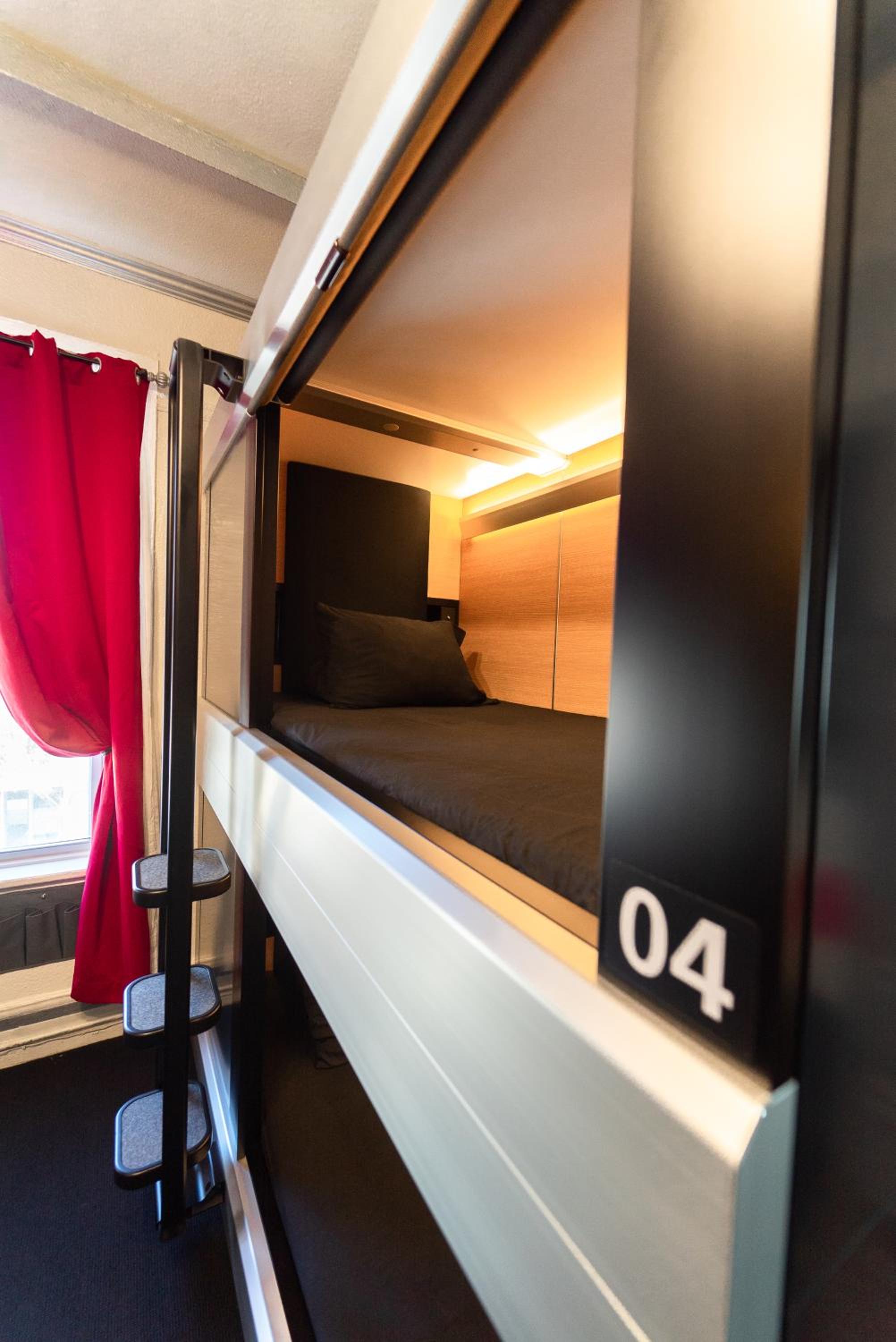 Single Bed in 4-Bed Female Capsule Room