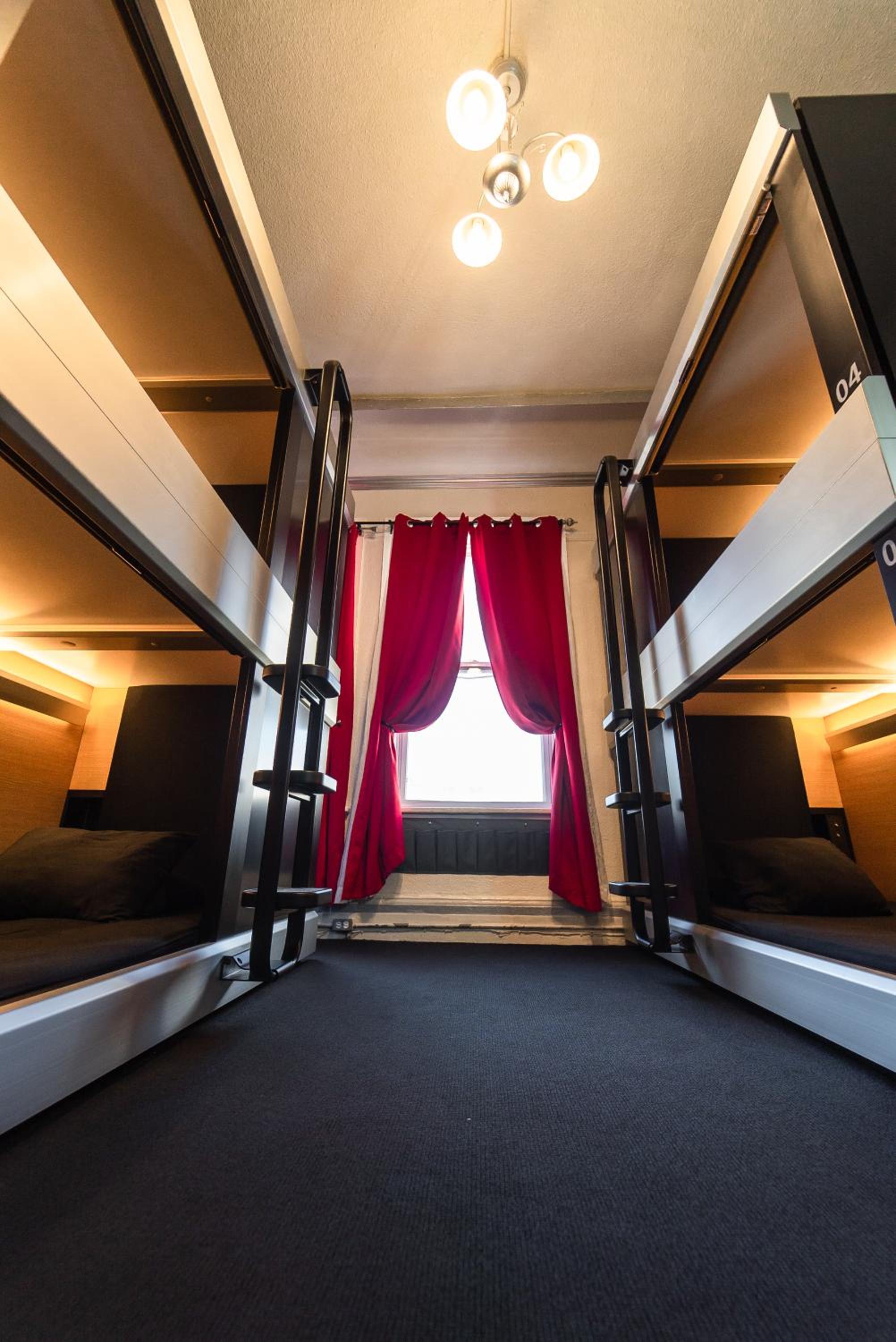 Single Bed in 4-Bed Female Capsule Room
