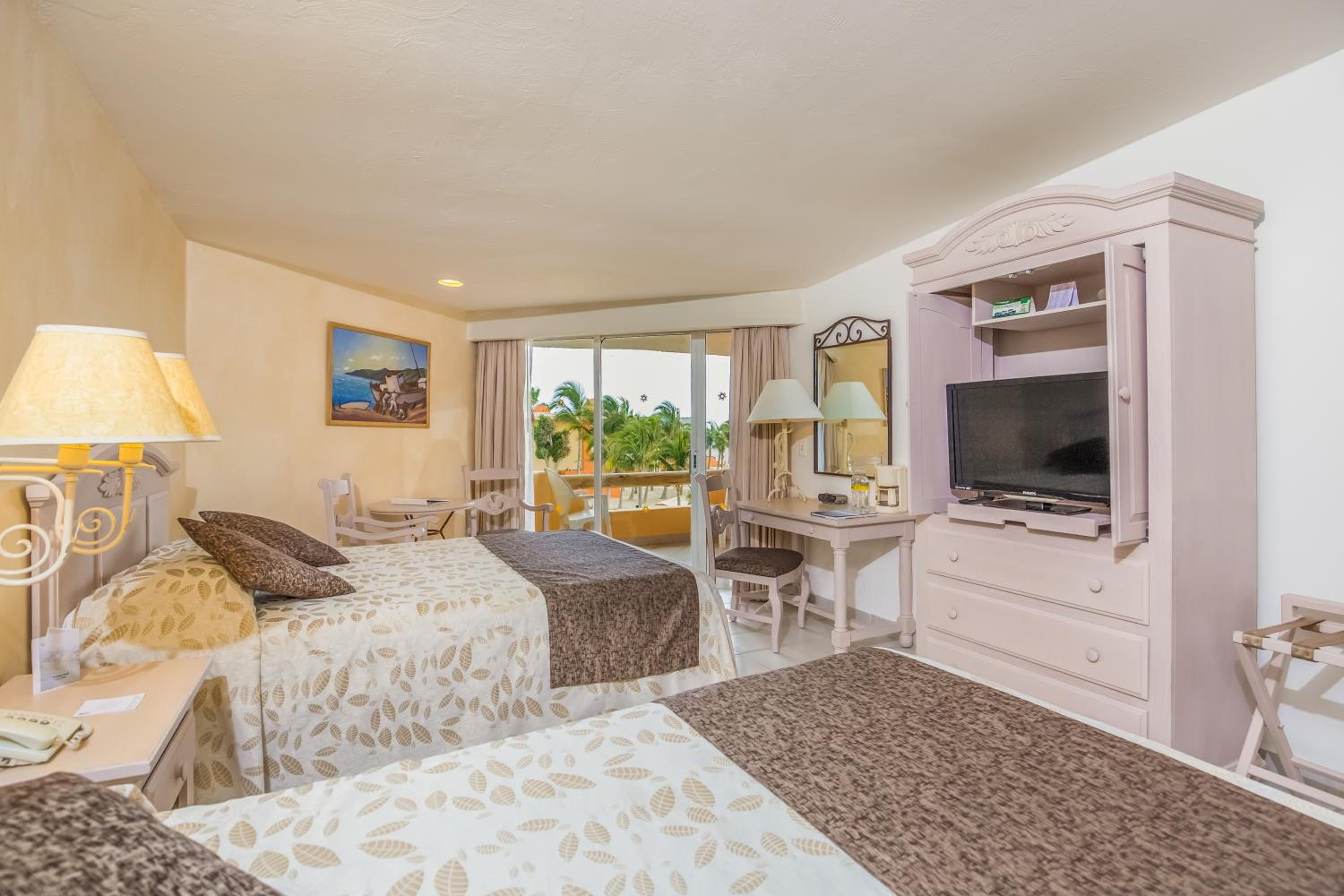 Standard Partial Ocean View Room with Two Double Beds - Photo 1