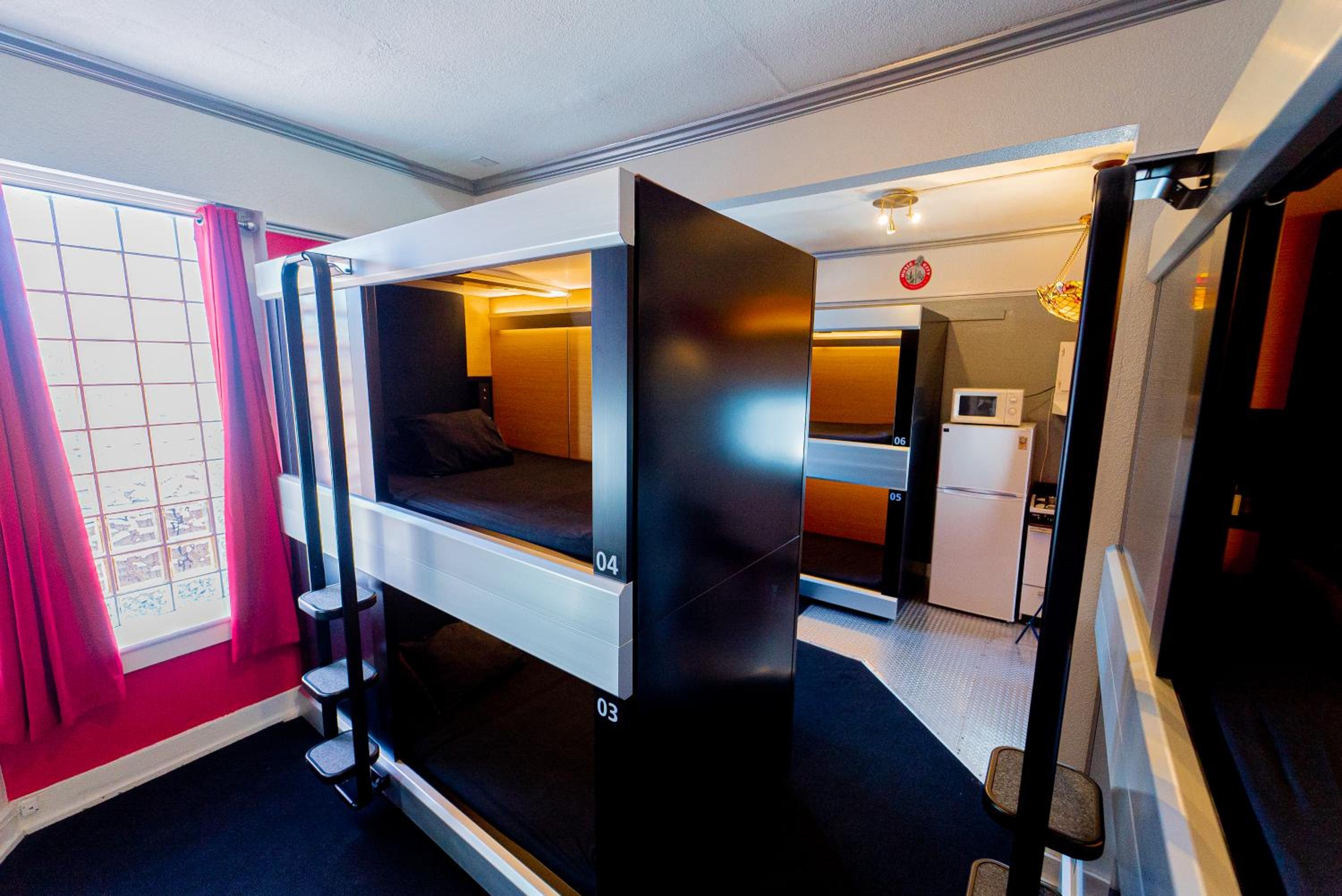 Single Bed in 6 Bed Male Capsule Room with Private Bathroom