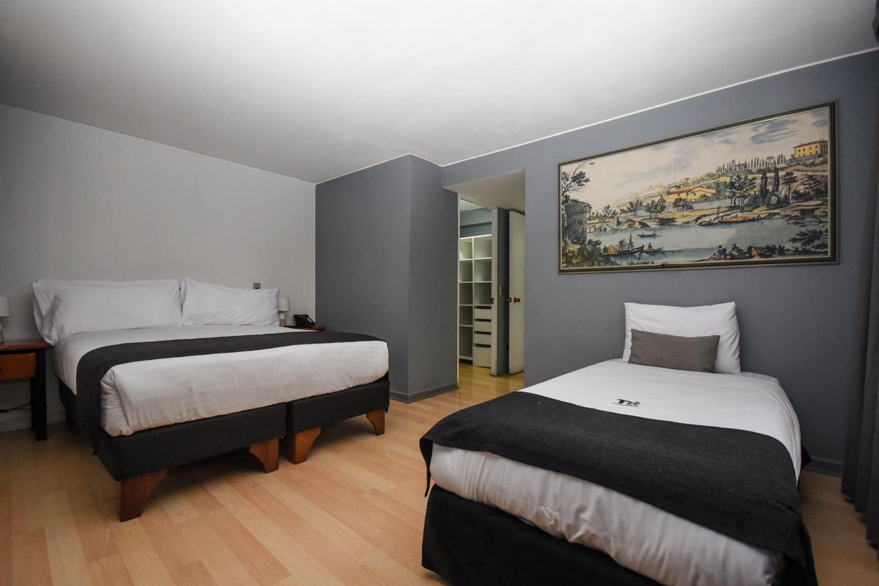 One-Bedroom Apartment (1 double bed + 1 single bed)