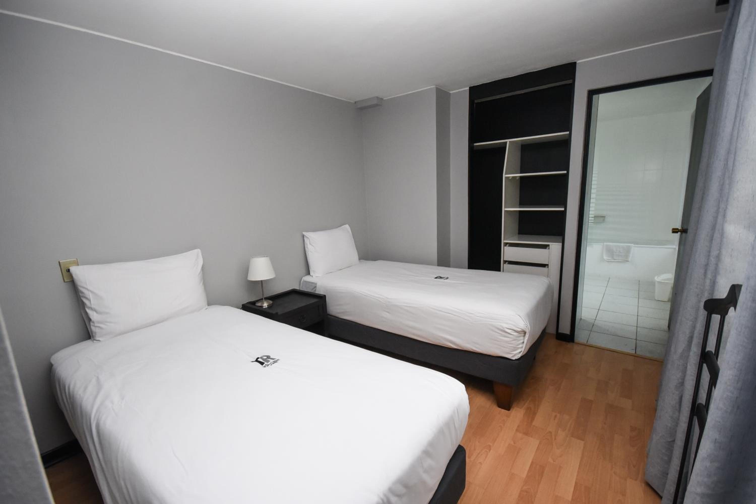Standard Twin Room - Photo 1