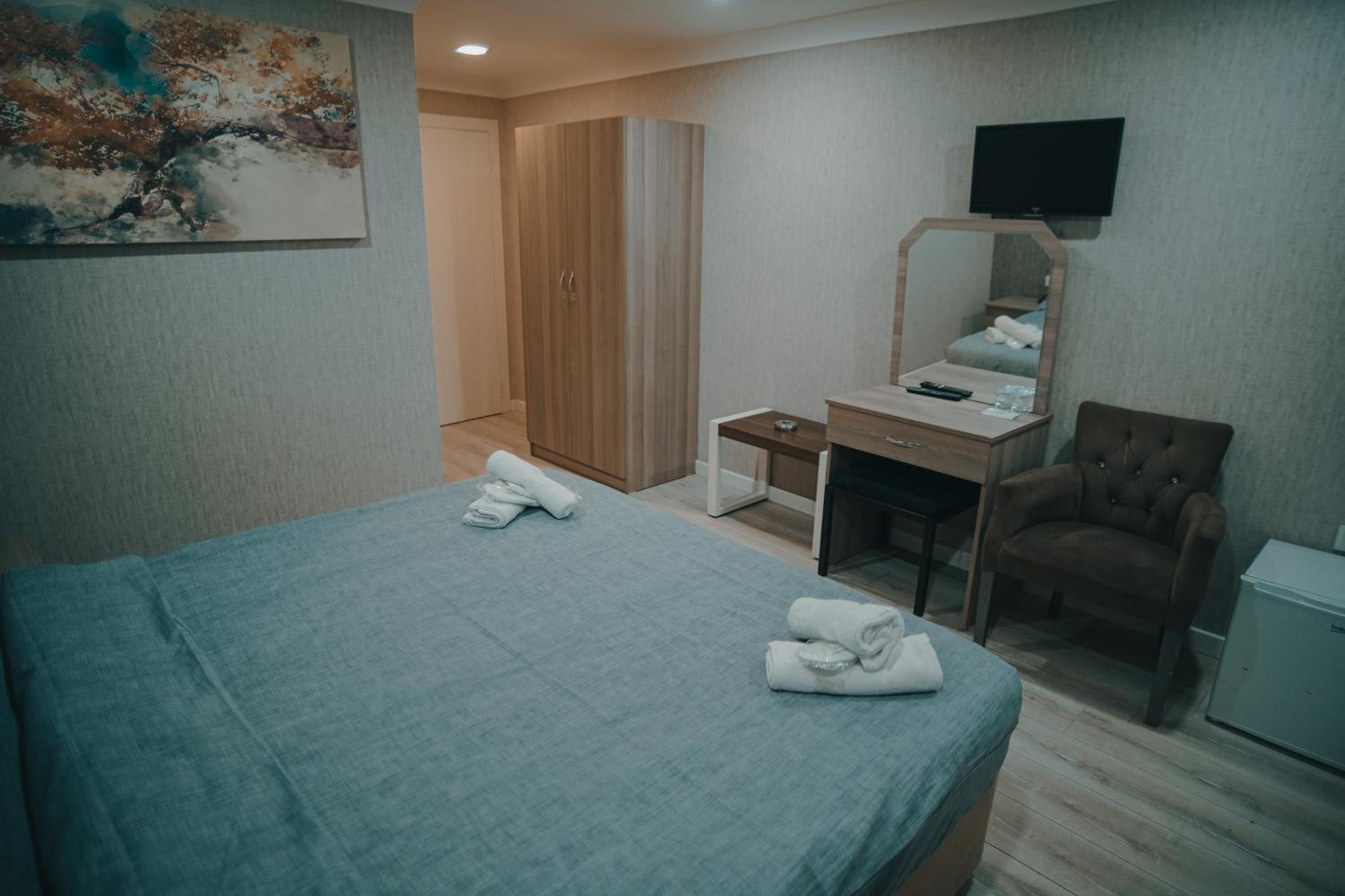 Budget Double Room photo 3