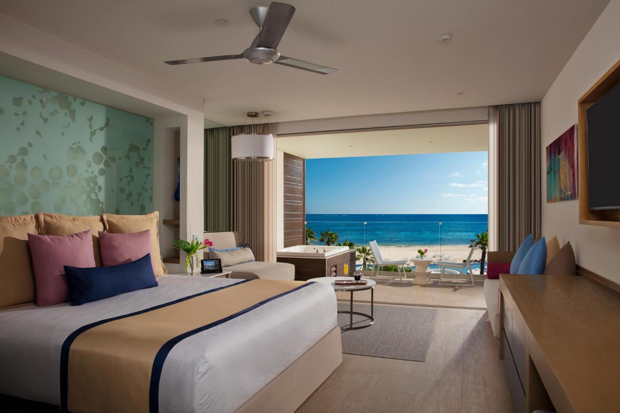 Preferred Club Junior Suite Ocean View King - Photo 1