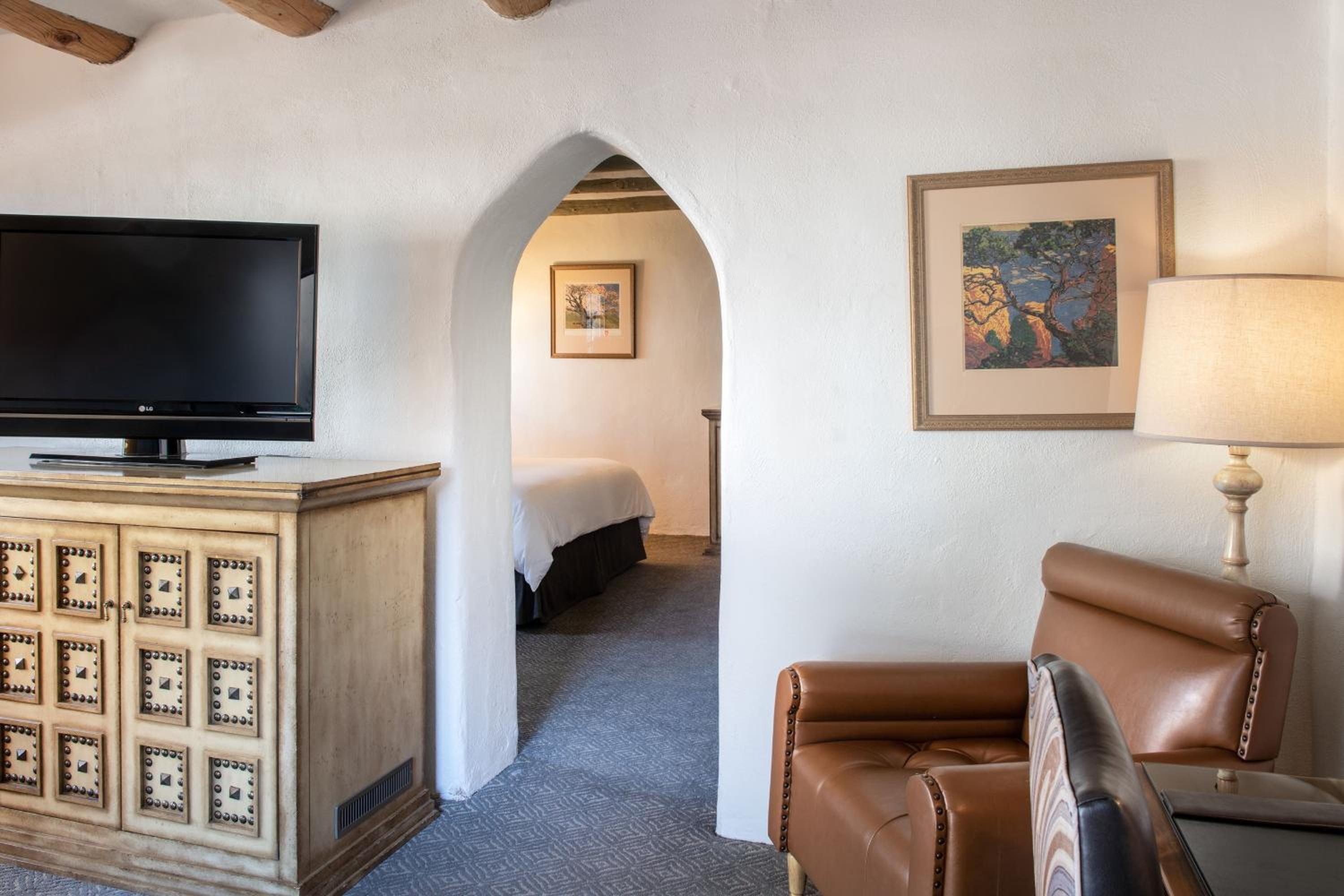 One-Bedroom King Suite - Photo 3