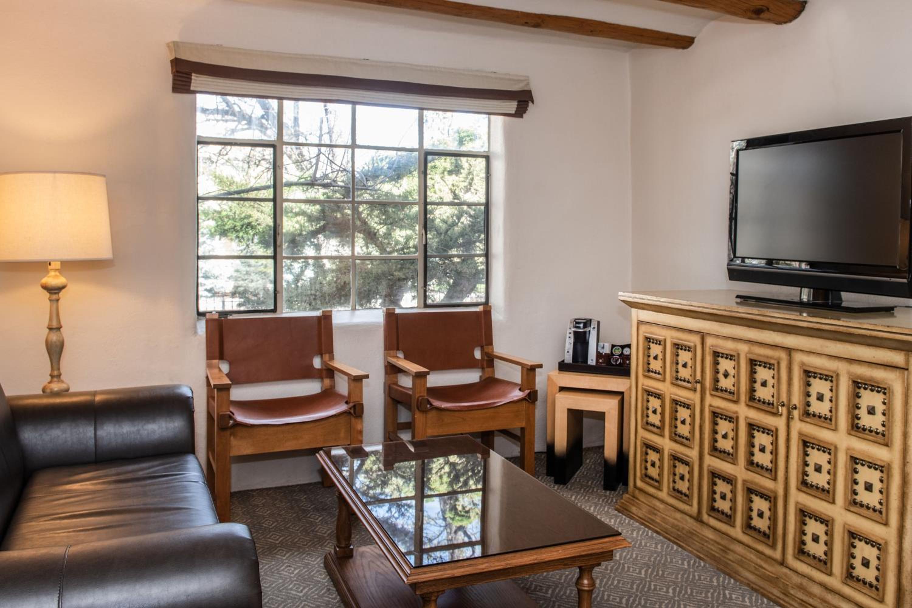 One-Bedroom King Suite - Photo 8