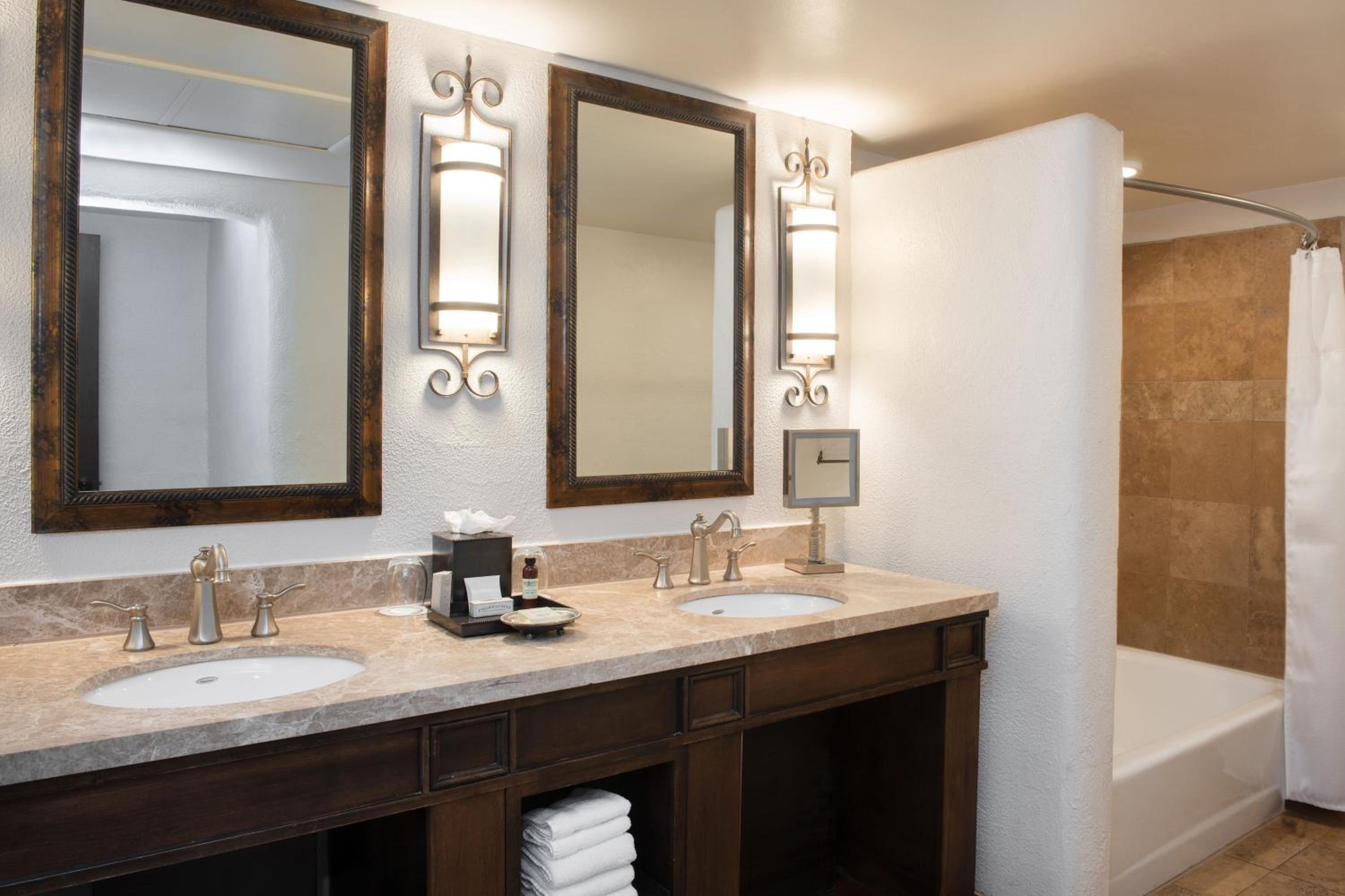 One-Bedroom King Suite - Photo 10