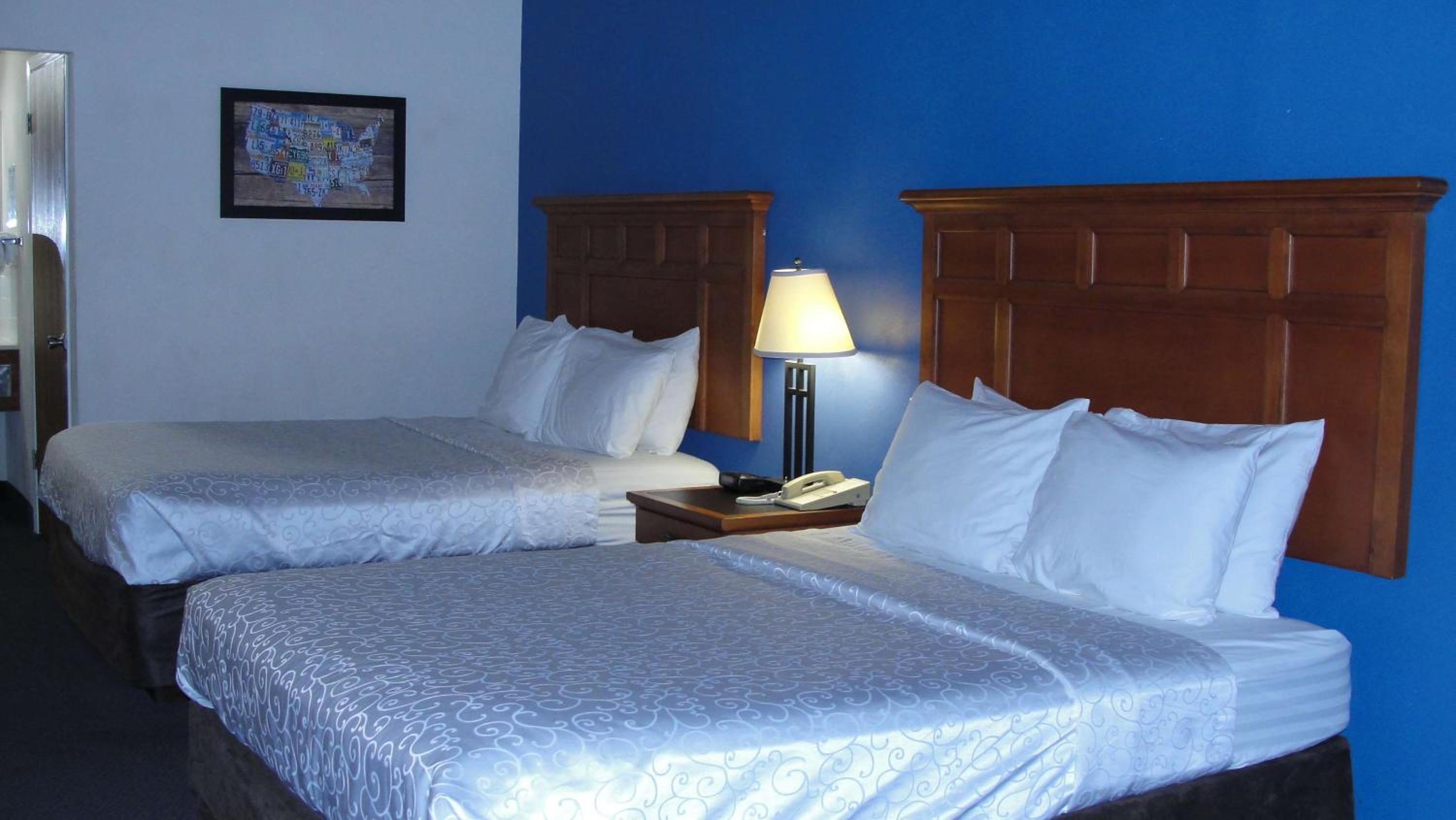 Queen Room with Two Queen Beds - Disability Access - Photo 1
